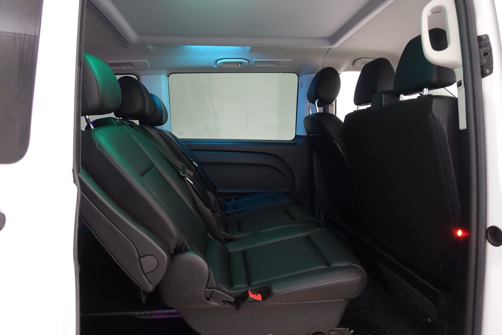 Mercedes-Benz Vito 2016 114 BlueTEC 4x4-3,05/34KB pitkä A3 A - | Webasto | 9-Paikkainen | Vetokoukku | LED ajovalot | Peruutuskamera | Vakionopeudensäädin | 2x Renkaat&Vanteet | Sähköinen liukuovi |
