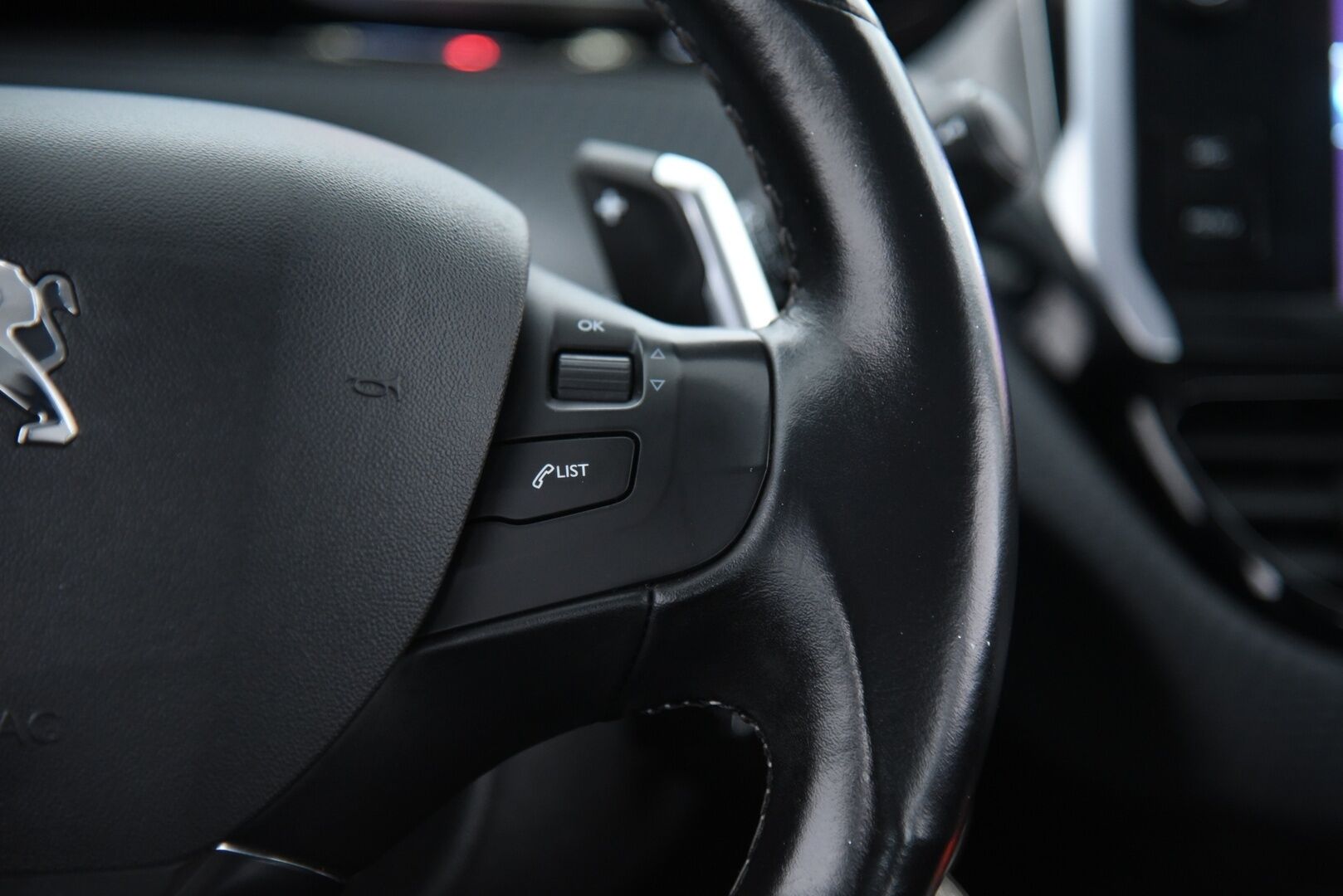 Peugeot 208 2016 Allure VTi 82 5-ov ETG Automaatti / Suomi-auto / Vakkari / Tutka / Apple Carplay / - Särmällä huoltohistorialla / Juuri katsastettu / 2x hyvät renkaat