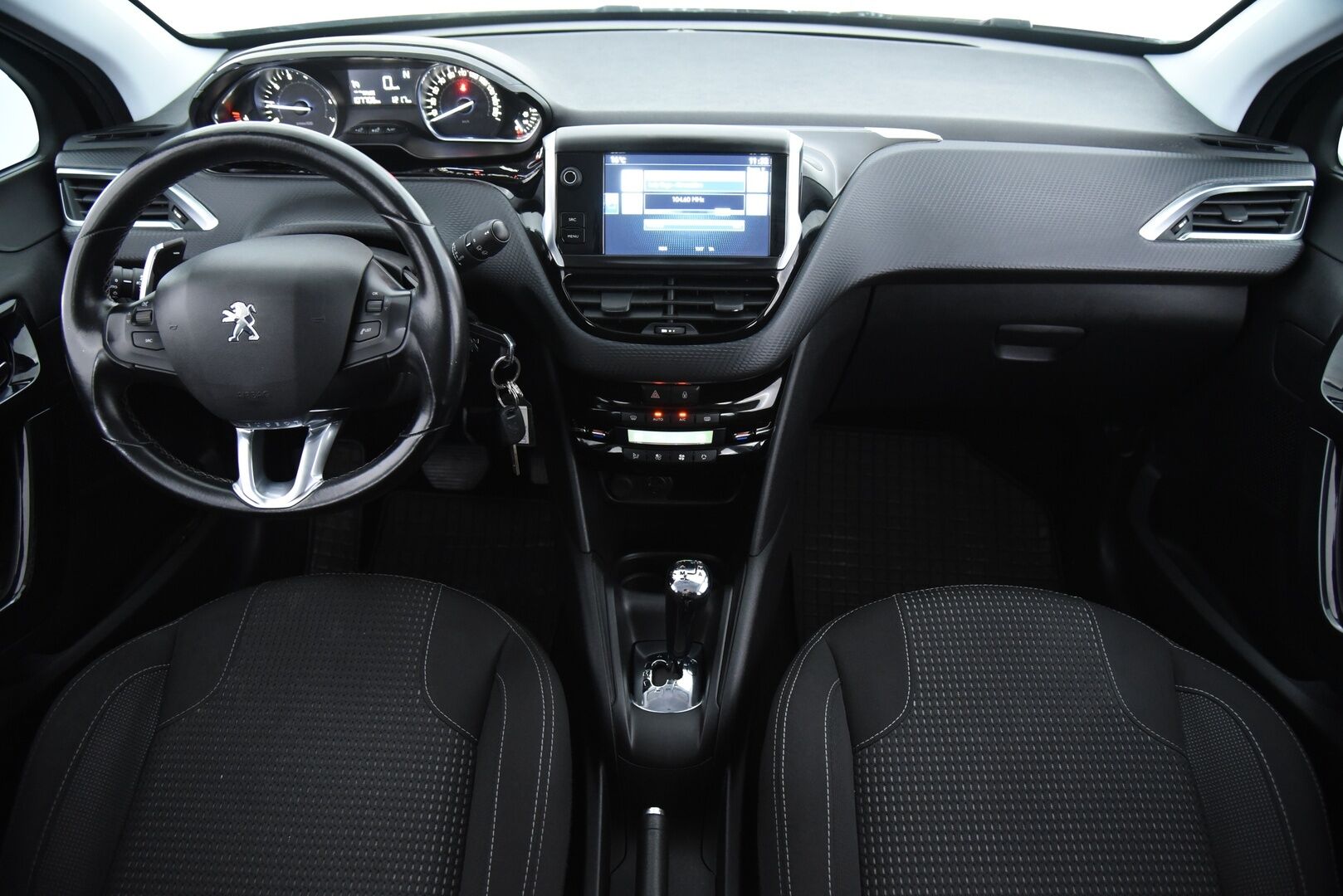 Peugeot 208 2016 Allure VTi 82 5-ov ETG Automaatti / Suomi-auto / Vakkari / Tutka / Apple Carplay / - Särmällä huoltohistorialla / Juuri katsastettu / 2x hyvät renkaat