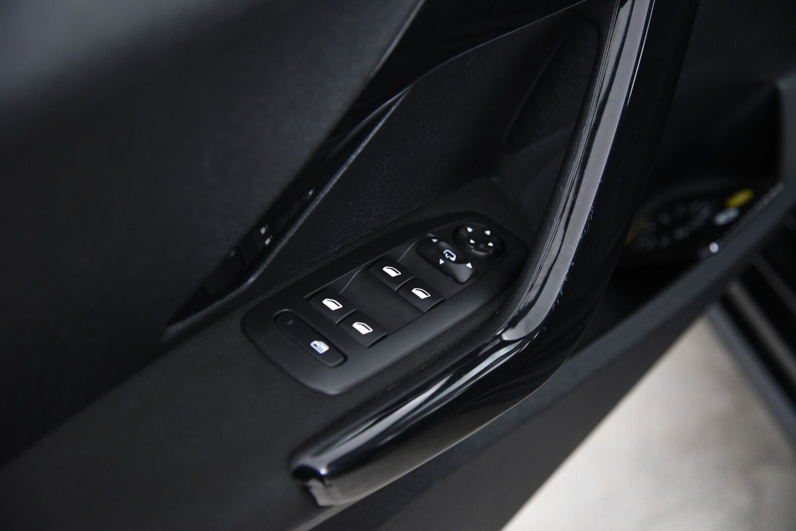 Peugeot 208 2016 Allure VTi 82 5-ov ETG Automaatti / Suomi-auto / Vakkari / Tutka / Apple Carplay / - Särmällä huoltohistorialla / Juuri katsastettu / 2x hyvät renkaat