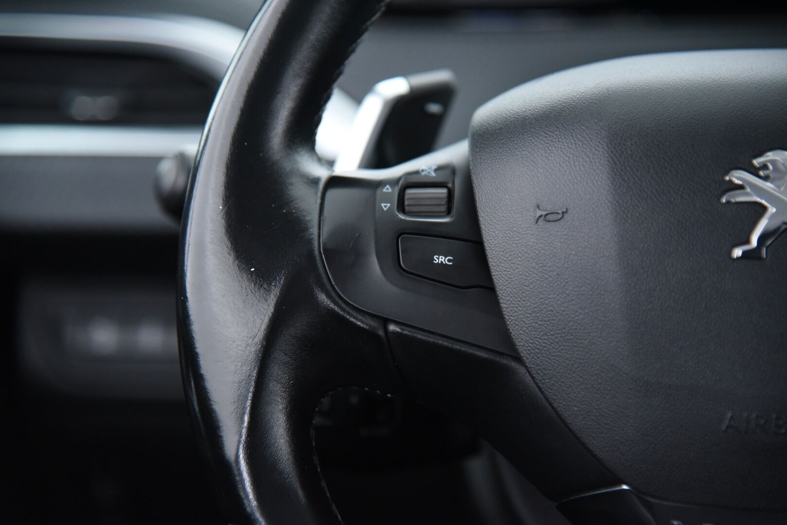 Peugeot 208 2016 Allure VTi 82 5-ov ETG Automaatti / Suomi-auto / Vakkari / Tutka / Apple Carplay / - Särmällä huoltohistorialla / Juuri katsastettu / 2x hyvät renkaat
