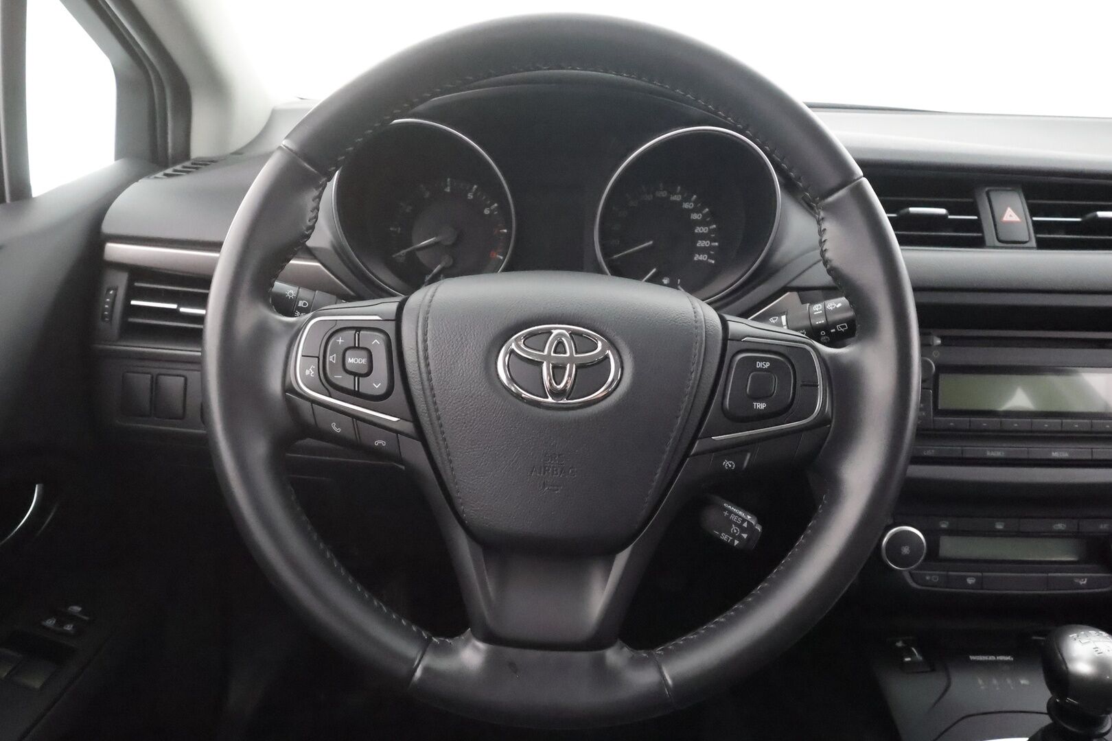 Toyota Avensis 2016 1,6 Valvematic Life Edition Touring Sports - | Koukku | Vakkari | Lohkolämmitin | Ilmastointi | Bluetooth | Penkinlämmittimet | Kahdet renkaat vanteineen | Suomiauto | Hyvin huollettu! | 