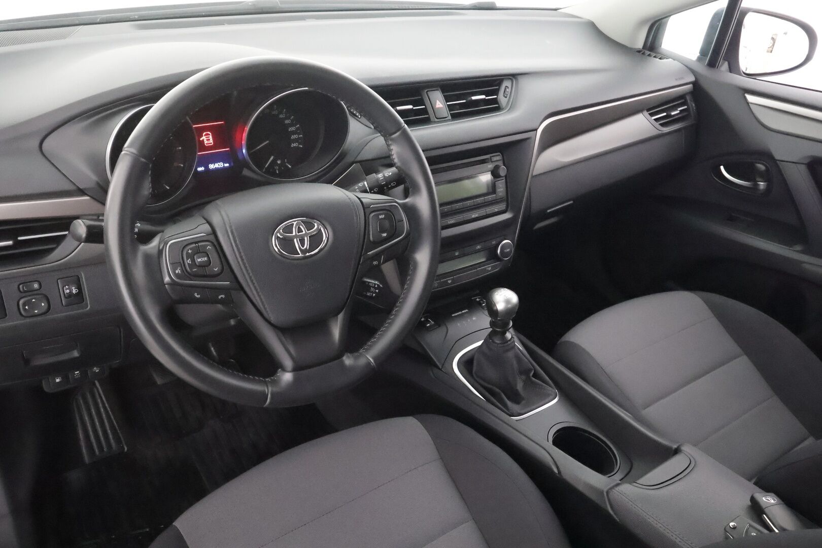 Toyota Avensis 2016 1,6 Valvematic Life Edition Touring Sports - | Koukku | Vakkari | Lohkolämmitin | Ilmastointi | Bluetooth | Penkinlämmittimet | Kahdet renkaat vanteineen | Suomiauto | Hyvin huollettu! | 