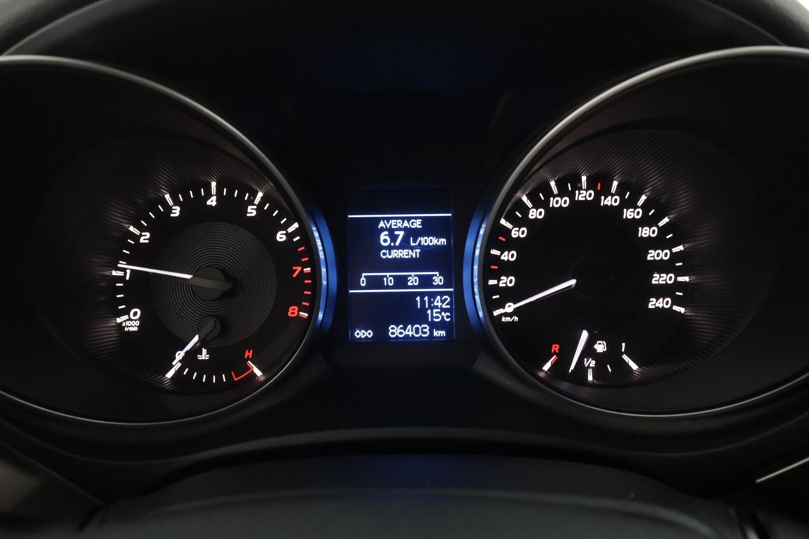 Toyota Avensis 2016 1,6 Valvematic Life Edition Touring Sports - | Koukku | Vakkari | Lohkolämmitin | Ilmastointi | Bluetooth | Penkinlämmittimet | Kahdet renkaat vanteineen | Suomiauto | Hyvin huollettu! | 
