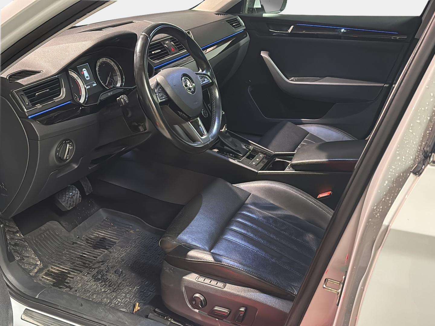 Skoda Superb 2016 Combi 2,0 TSI 280 4x4 L&K DSG Autom. - | Webasto | ACC | Ilmastoidut nahat | Canton | Panorama | Bliss | Keyless Go | Akt. Xenon | Vetokoukku | Ambient | Muistipenkit | - KORKO VAIN 3,99 %