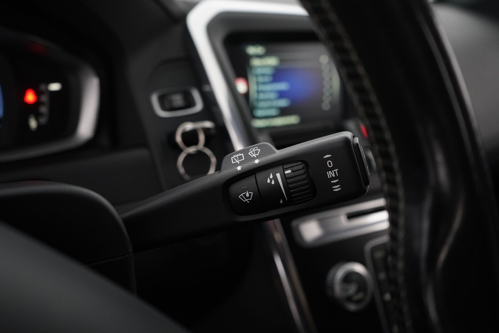Volvo XC60 2016 D4 AWD Business R-Design aut *Webasto / Acc / Voc / Koukku / Keyless / Blis / Tutkat* - Suomi-Auto / Kahdet vanteet / Huollettu 239tkm / Helmiäisvalkoinen