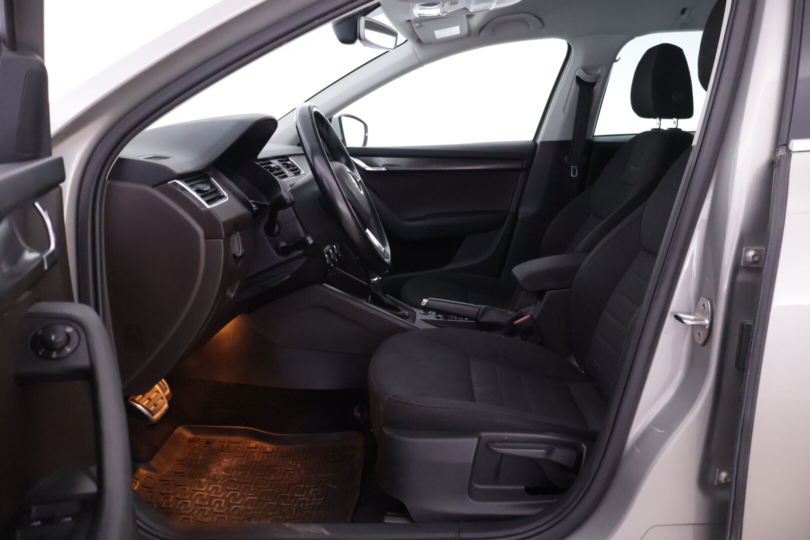 Skoda Octavia 2017 Combi 2,0 TDI 184 4x4 Scout DSG Autom. - ACC | Webasto | Koukku | Tutkat | Lämmitettävä tuulilasi | Uudet kesärenkaat | Uusi tuulilasi | Hyvä huoltohistoria