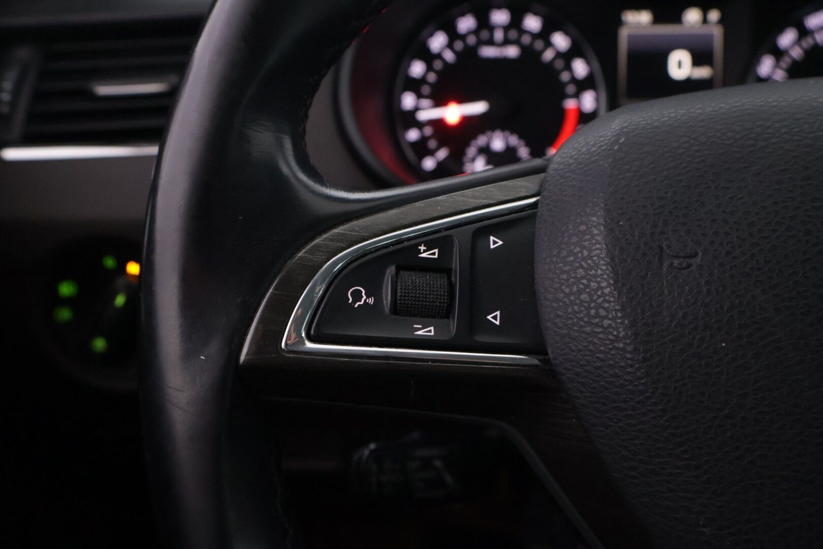 Skoda Octavia 2017 Combi 2,0 TDI 184 4x4 Scout DSG Autom. - ACC | Webasto | Koukku | Tutkat | Lämmitettävä tuulilasi | Uudet kesärenkaat | Uusi tuulilasi | Hyvä huoltohistoria