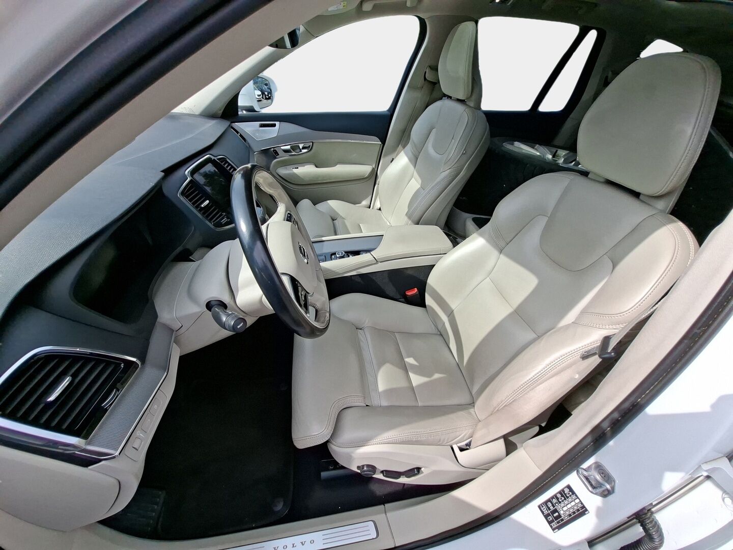 Volvo XC90 2017 T8 Twin Engine AWD Inscription aut - | VOC | Agnes nappanahkasisusta | B&W | Muistipenkit | Pilot assist | 7-paikkainen | Sähköinen koukku | HUD | KeyLess go | Panoraama | Webasto |