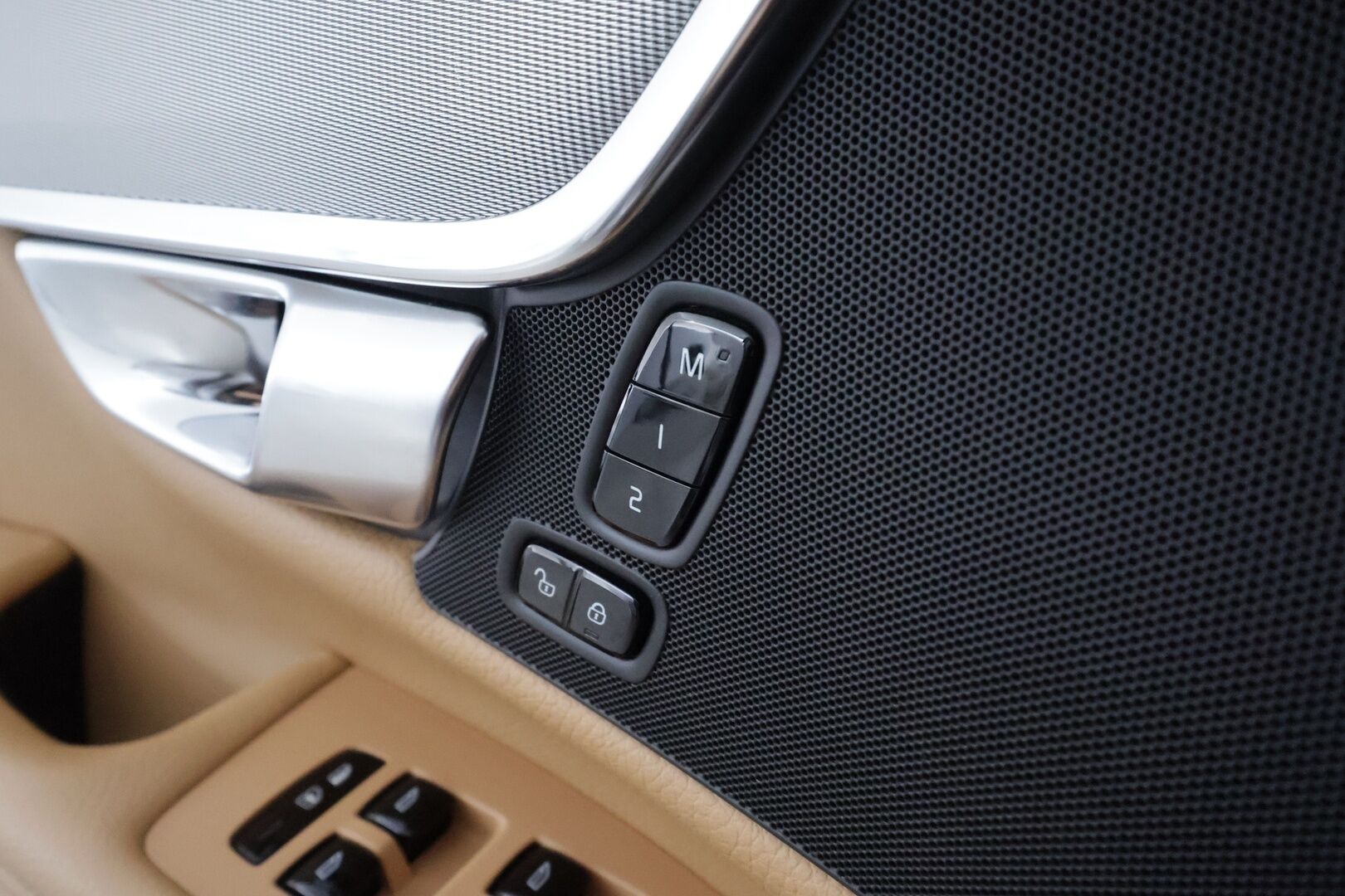 Volvo V90 2017 D4 AWD Business Inscription aut ** HUD / 360° Kamera / Webasto / Koukku / Adapt.Vakkari / Sporttipenkki Muistilla ** - Suomi-auto / Merkkihuollettu! / Juuri huollettu / Uudet talvirenkaat *