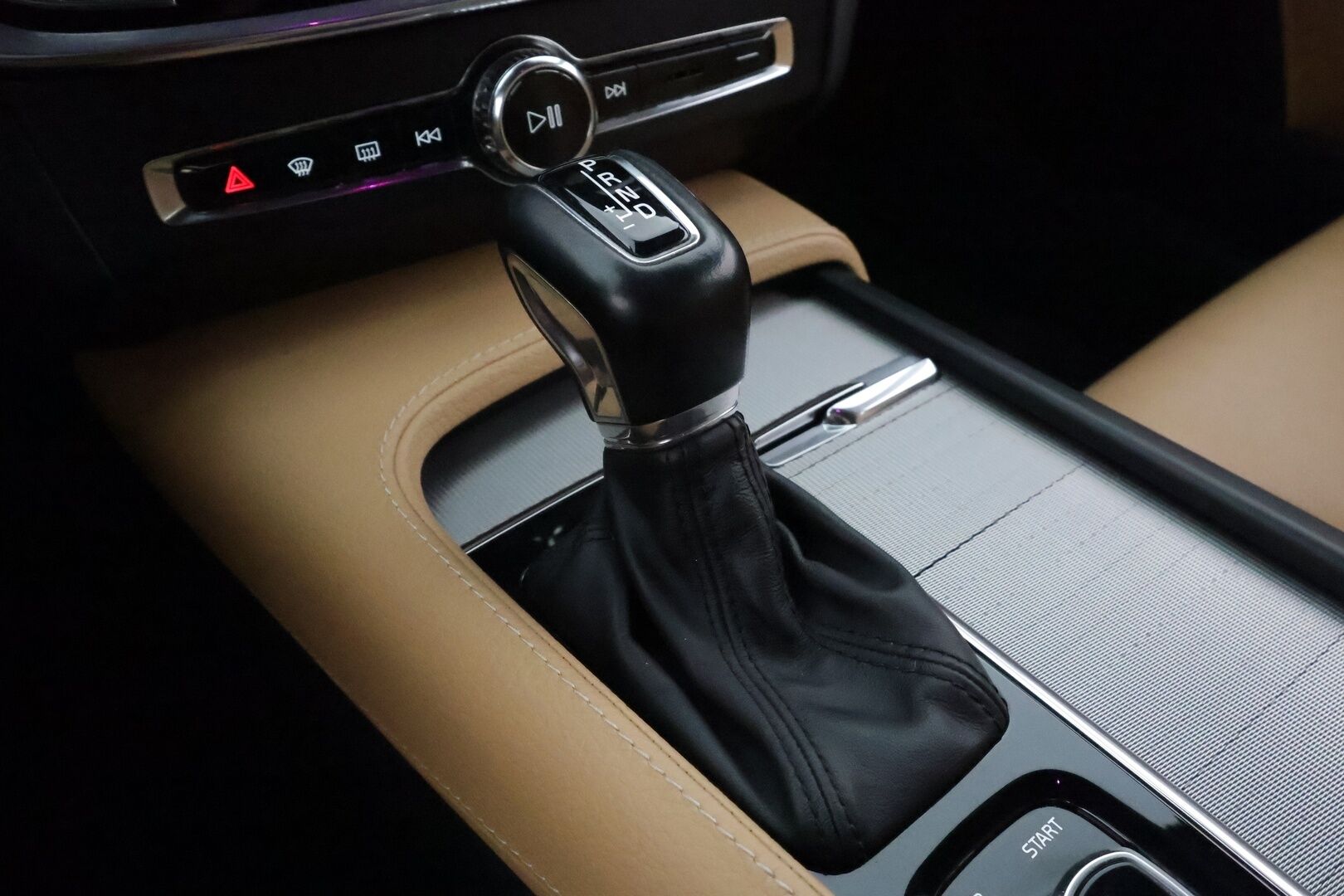 Volvo V90 2017 D4 AWD Business Inscription aut ** HUD / 360° Kamera / Webasto / Koukku / Adapt.Vakkari / Sporttipenkki Muistilla ** - Suomi-auto / Merkkihuollettu! / Juuri huollettu / Uudet talvirenkaat *