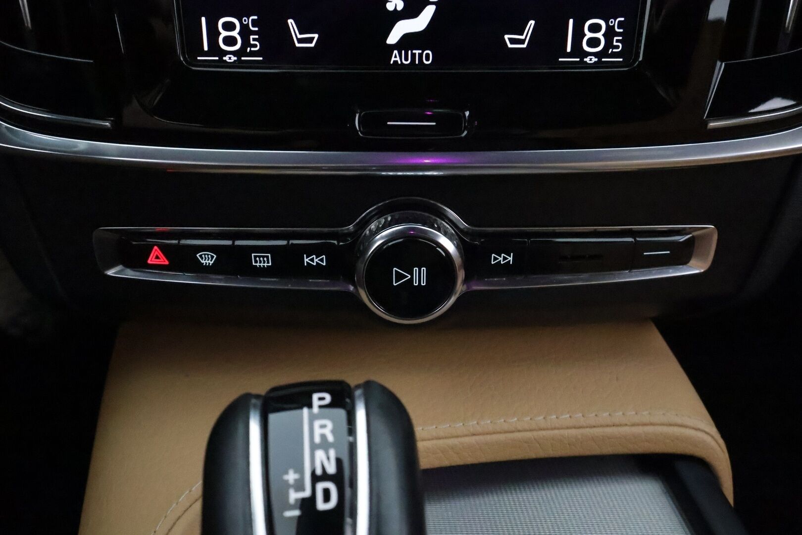 Volvo V90 2017 D4 AWD Business Inscription aut ** HUD / 360° Kamera / Webasto / Koukku / Adapt.Vakkari / Sporttipenkki Muistilla ** - Suomi-auto / Merkkihuollettu! / Juuri huollettu / Uudet talvirenkaat *