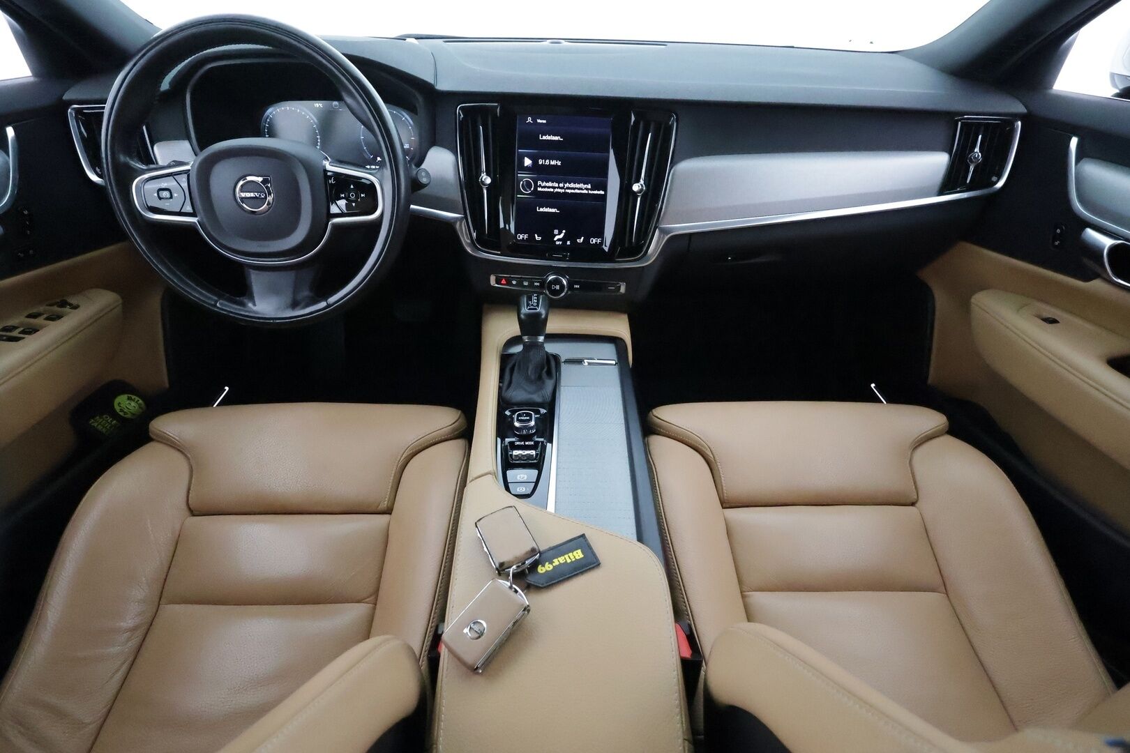 Volvo V90 2017 D4 AWD Business Inscription aut ** HUD / 360° Kamera / Webasto / Koukku / Adapt.Vakkari / Sporttipenkki Muistilla ** - Suomi-auto / Merkkihuollettu! / Juuri huollettu / Uudet talvirenkaat *