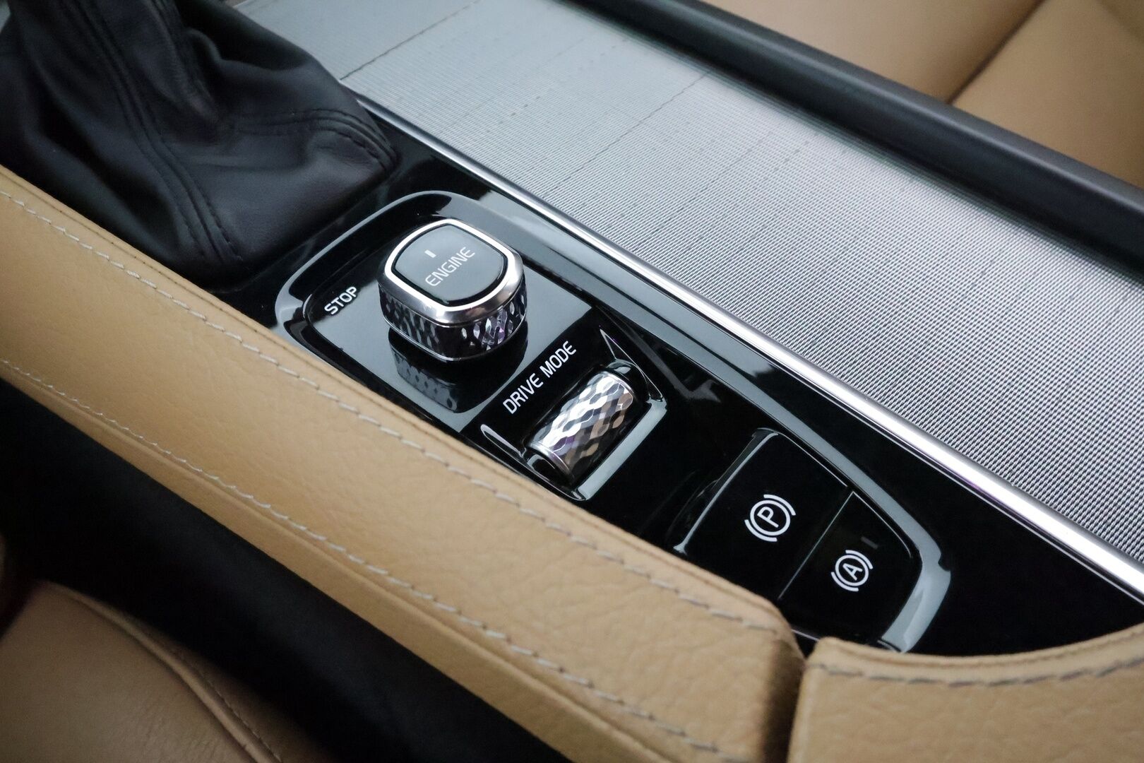 Volvo V90 2017 D4 AWD Business Inscription aut ** HUD / 360° Kamera / Webasto / Koukku / Adapt.Vakkari / Sporttipenkki Muistilla ** - Suomi-auto / Merkkihuollettu! / Juuri huollettu / Uudet talvirenkaat *