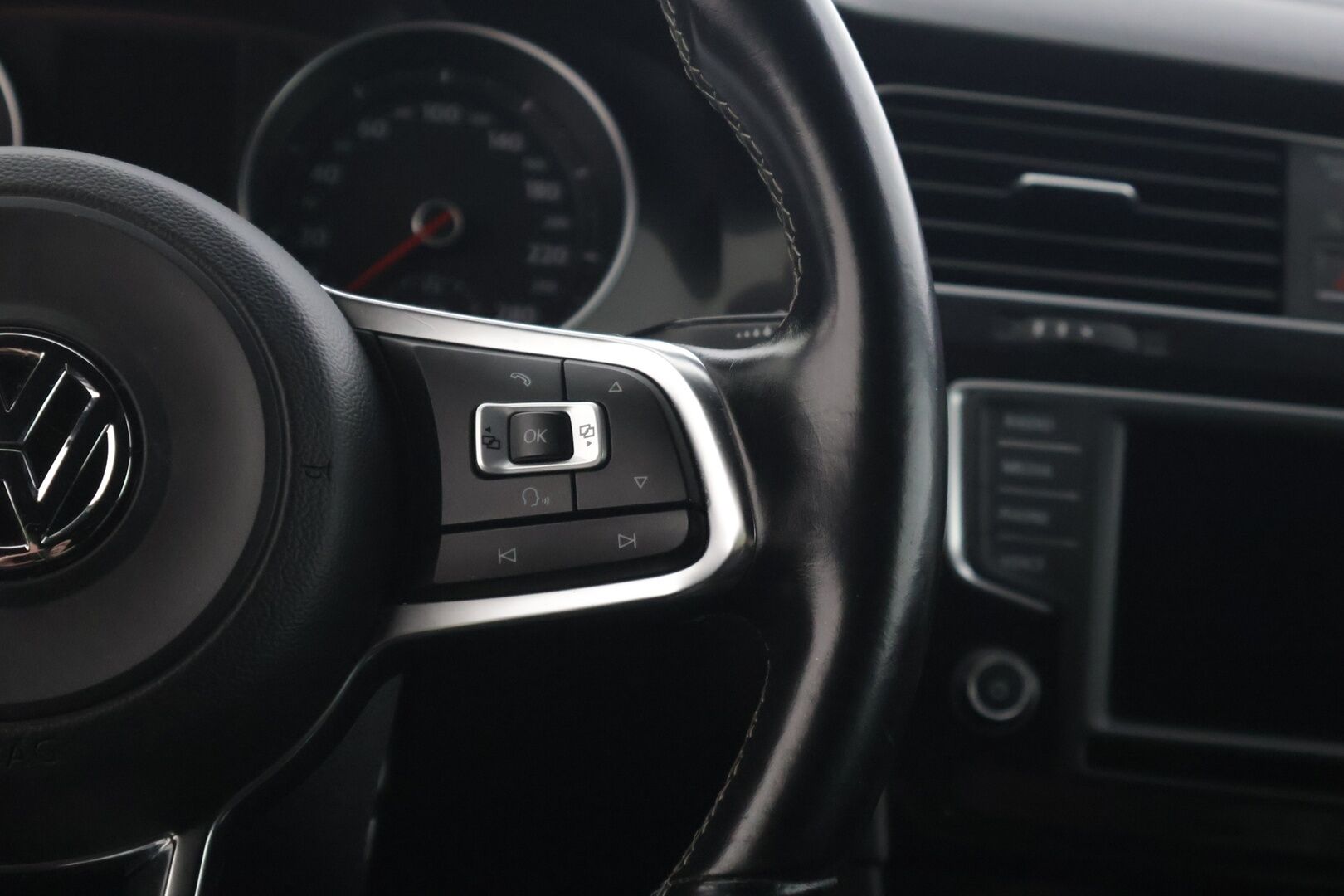 Volkswagen Golf 2017 GTD 2,0 TDI 135 kW (184 hv) - | Lohkolämmitin | P. Tutkat | Vakionopeudensäädin | Navi | Bluetooth | 2x Renkaat ja vanteet |