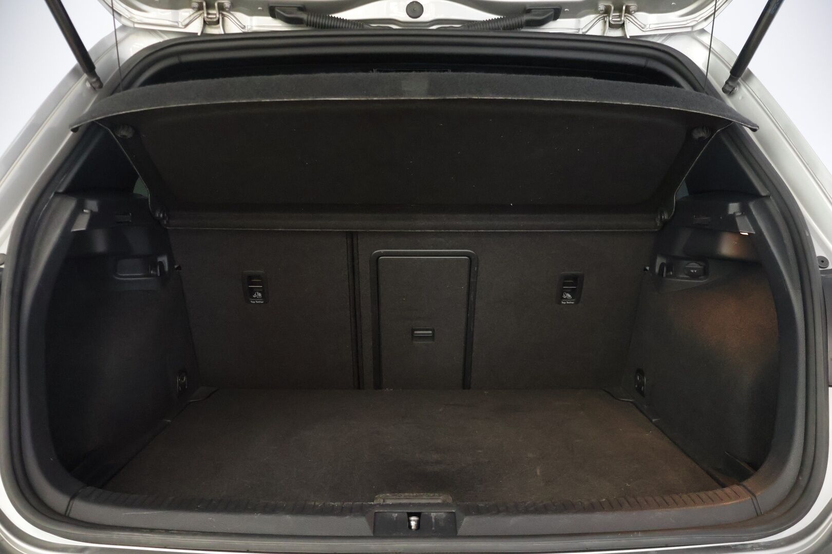 Volkswagen Golf 2017 GTD 2,0 TDI 135 kW (184 hv) - | Lohkolämmitin | P. Tutkat | Vakionopeudensäädin | Navi | Bluetooth | 2x Renkaat ja vanteet |