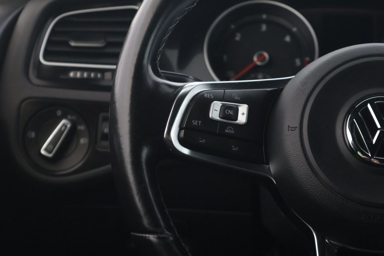 Volkswagen Golf 2017 GTD 2,0 TDI 135 kW (184 hv) - | Lohkolämmitin | P. Tutkat | Vakionopeudensäädin | Navi | Bluetooth | 2x Renkaat ja vanteet |