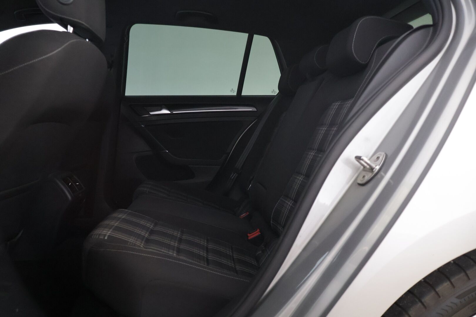 Volkswagen Golf 2017 GTD 2,0 TDI 135 kW (184 hv) - | Lohkolämmitin | P. Tutkat | Vakionopeudensäädin | Navi | Bluetooth | 2x Renkaat ja vanteet |
