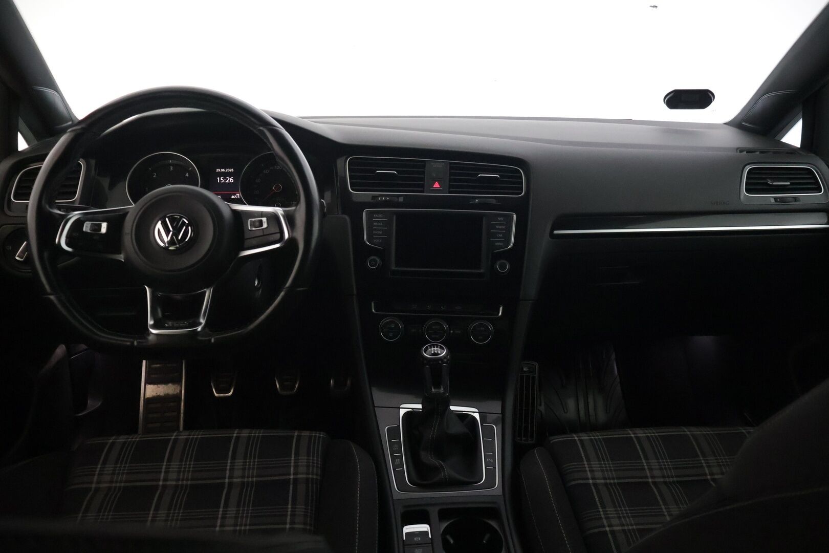 Volkswagen Golf 2017 GTD 2,0 TDI 135 kW (184 hv) - | Lohkolämmitin | P. Tutkat | Vakionopeudensäädin | Navi | Bluetooth | 2x Renkaat ja vanteet |