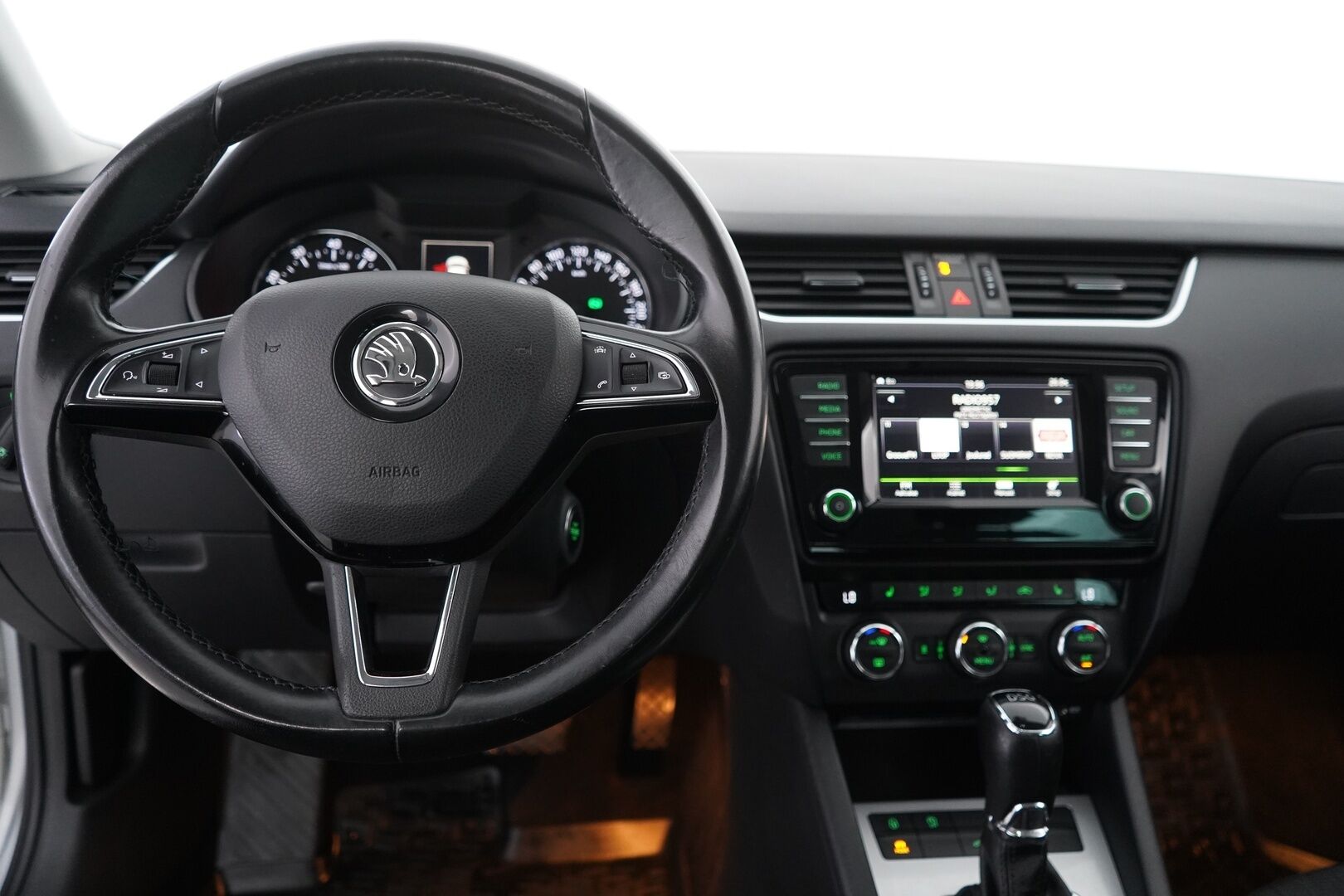 Skoda Octavia 2017 Combi 1,4 TSI Style DSG Autom. - Webasto kaukosäädöllä | Irrotettava vetokoukku | Vakkari | Tutkat | Suomi-auto | Kahdet renkaat Skoda vanteilla