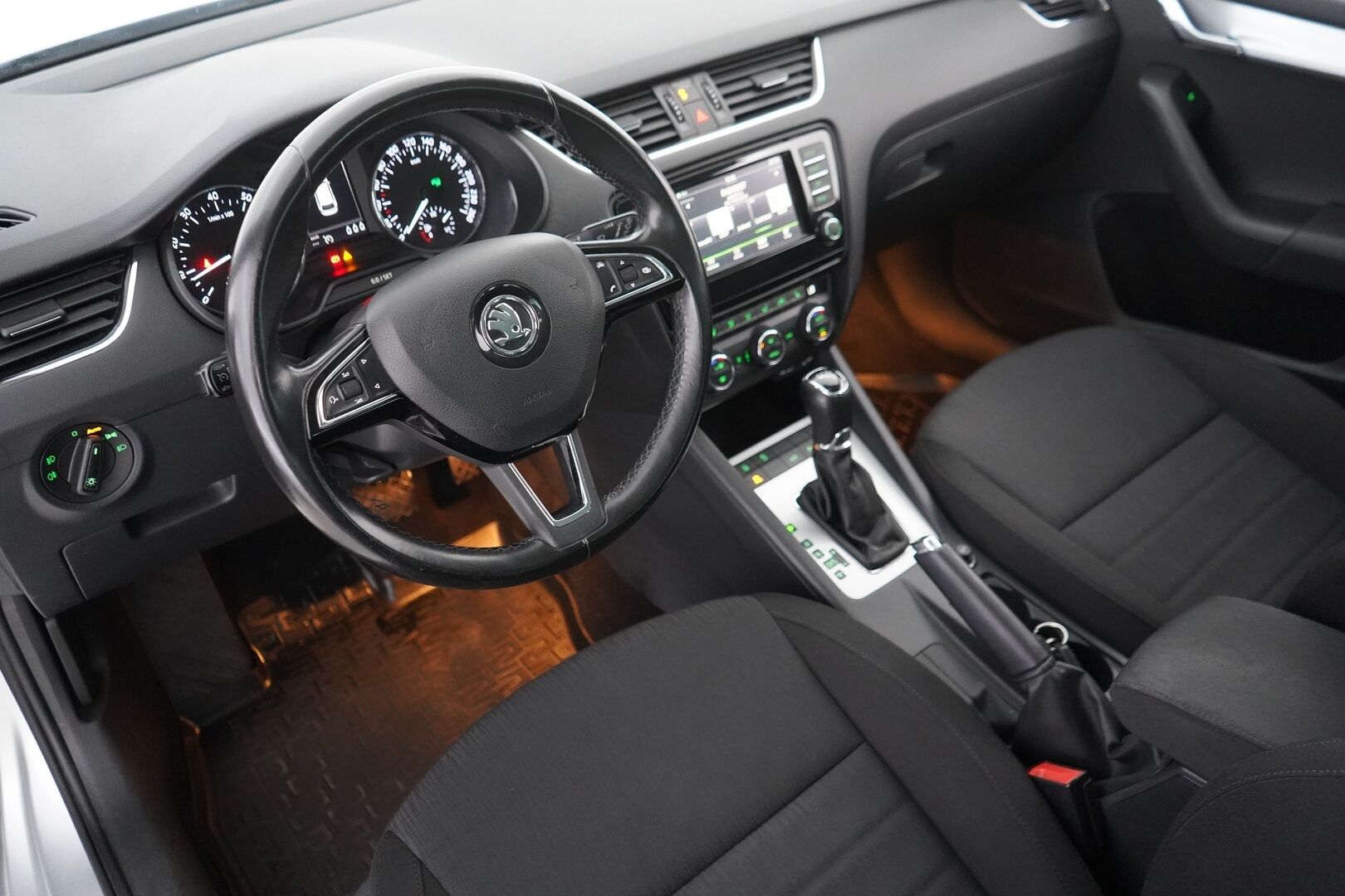 Skoda Octavia 2017 Combi 1,4 TSI Style DSG Autom. - Webasto kaukosäädöllä | Irrotettava vetokoukku | Vakkari | Tutkat | Suomi-auto | Kahdet renkaat Skoda vanteilla