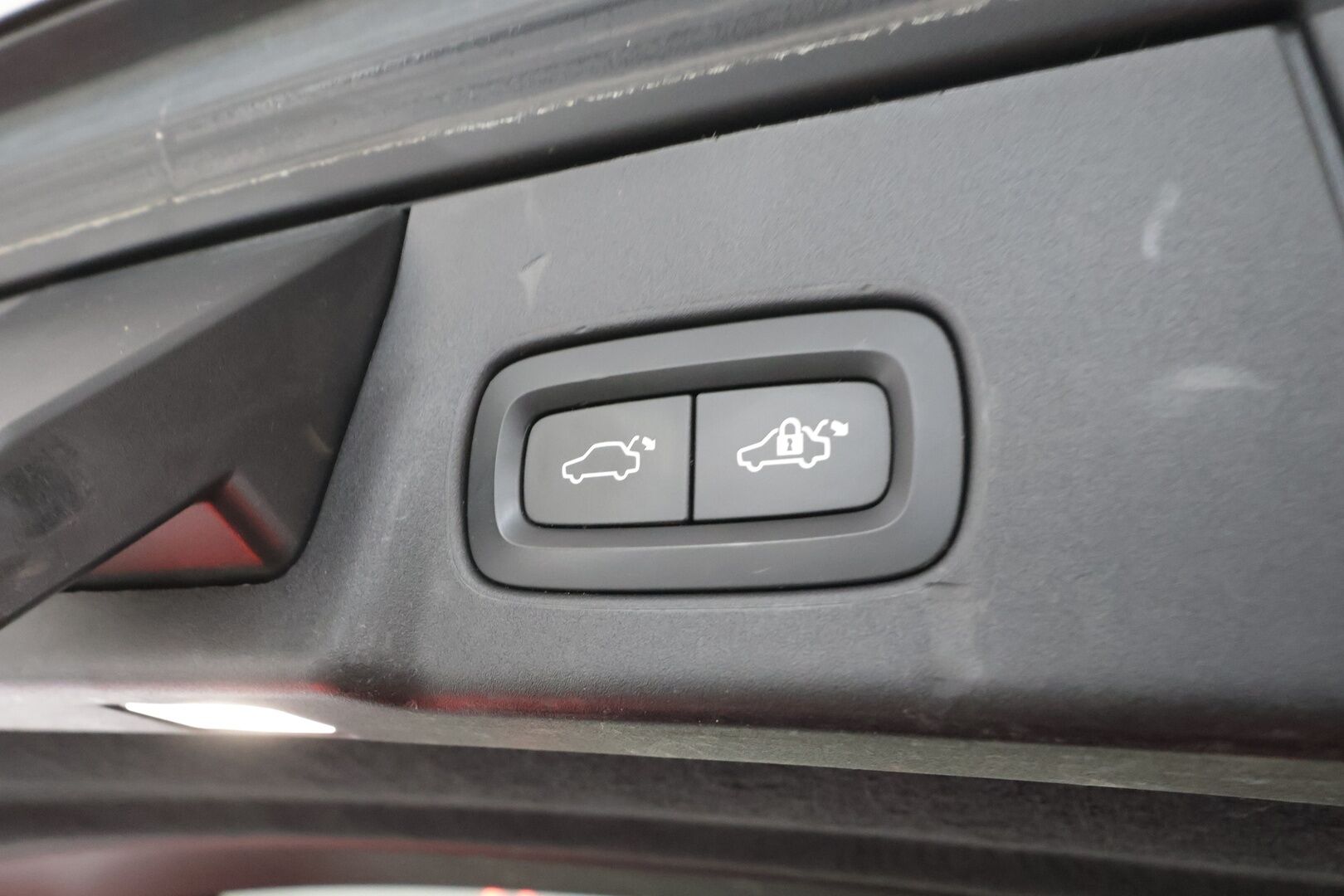 Volvo V90 2017 D5 AWD Business Inscription aut * ACC / HUD / 360° / Ilmastoidut muistipenkit / BLIS / Panorama / Keyless / Full LED / Webasto * - Suomi-auto / Kahdet renkaat aluvanteilla / Juuri katsastettu / Huippuvarusteet