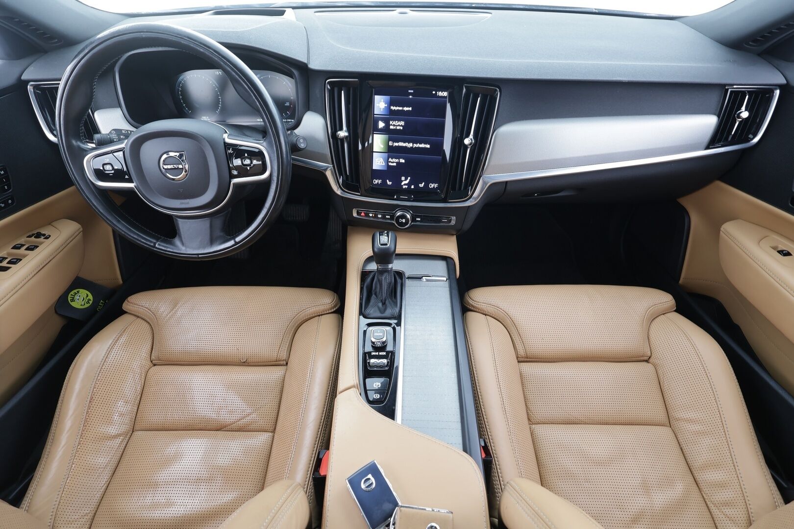 Volvo V90 2017 D5 AWD Business Inscription aut * ACC / HUD / 360° / Ilmastoidut muistipenkit / BLIS / Panorama / Keyless / Full LED / Webasto * - Suomi-auto / Kahdet renkaat aluvanteilla / Juuri katsastettu / Huippuvarusteet