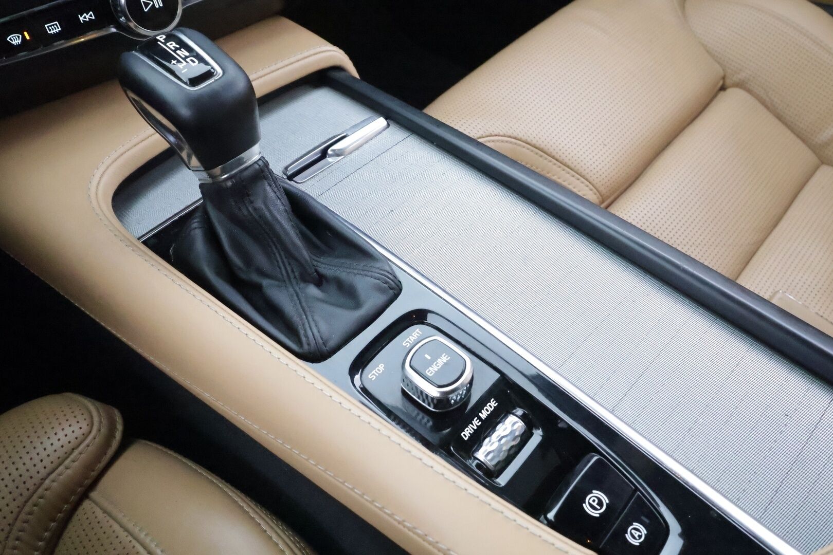 Volvo V90 2017 D5 AWD Business Inscription aut - Ilman AD-Blue järjestelmää | ACC | HUD | 360° | Ilmastoidut muistipenkit | BLIS | Panorama | Keyless | Full LED | Webasto