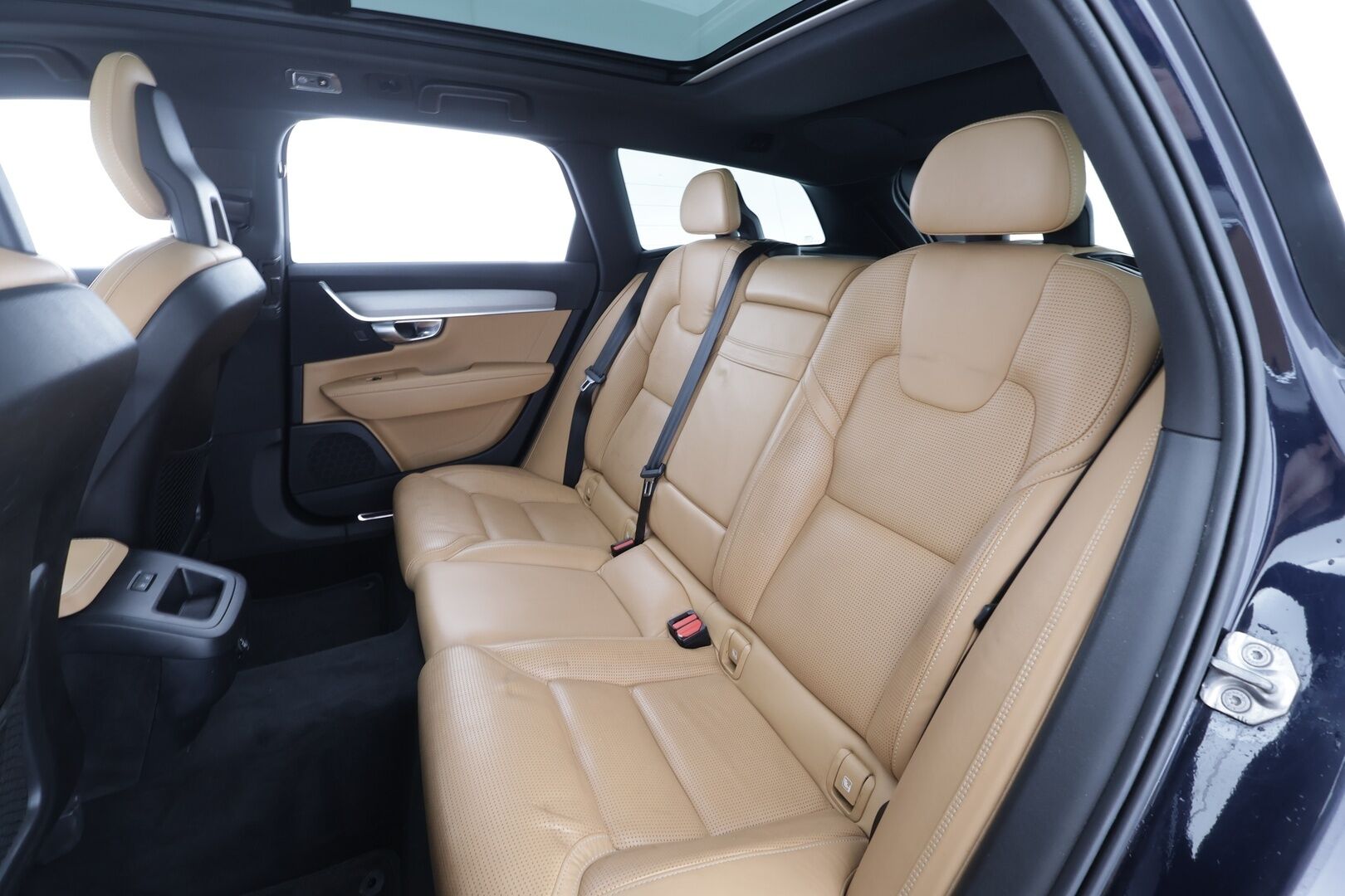 Volvo V90 2017 D5 AWD Business Inscription aut - Ilman AD-Blue järjestelmää | ACC | HUD | 360° | Ilmastoidut muistipenkit | BLIS | Panorama | Keyless | Full LED | Webasto