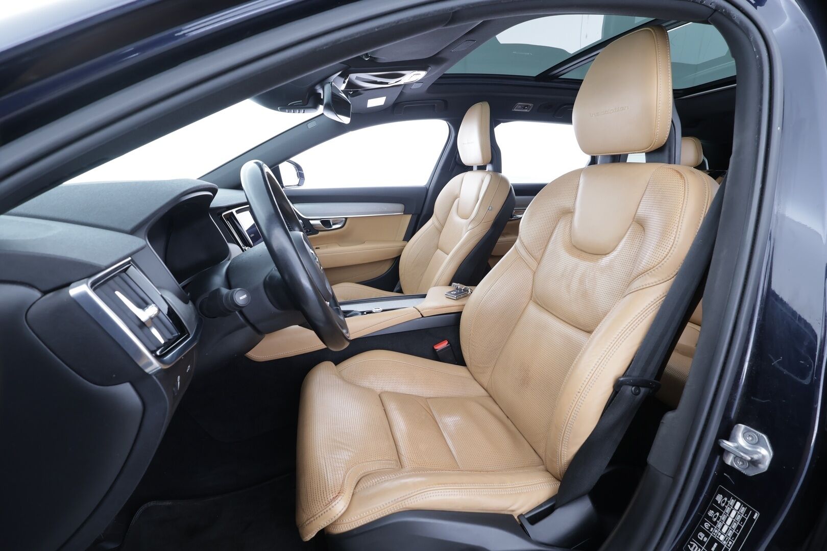 Volvo V90 2017 D5 AWD Business Inscription aut * ACC / HUD / 360° / Ilmastoidut muistipenkit / BLIS / Panorama / Keyless / Full LED / Webasto * - Suomi-auto / Kahdet renkaat aluvanteilla / Juuri katsastettu / Huippuvarusteet