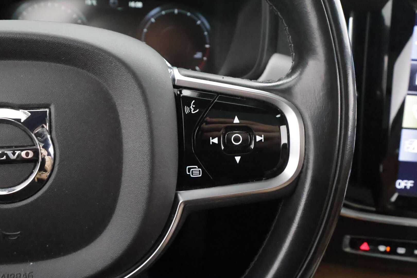 Volvo V90 2017 D5 AWD Business Inscription aut - Ilman AD-Blue järjestelmää | ACC | HUD | 360° | Ilmastoidut muistipenkit | BLIS | Panorama | Keyless | Full LED | Webasto
