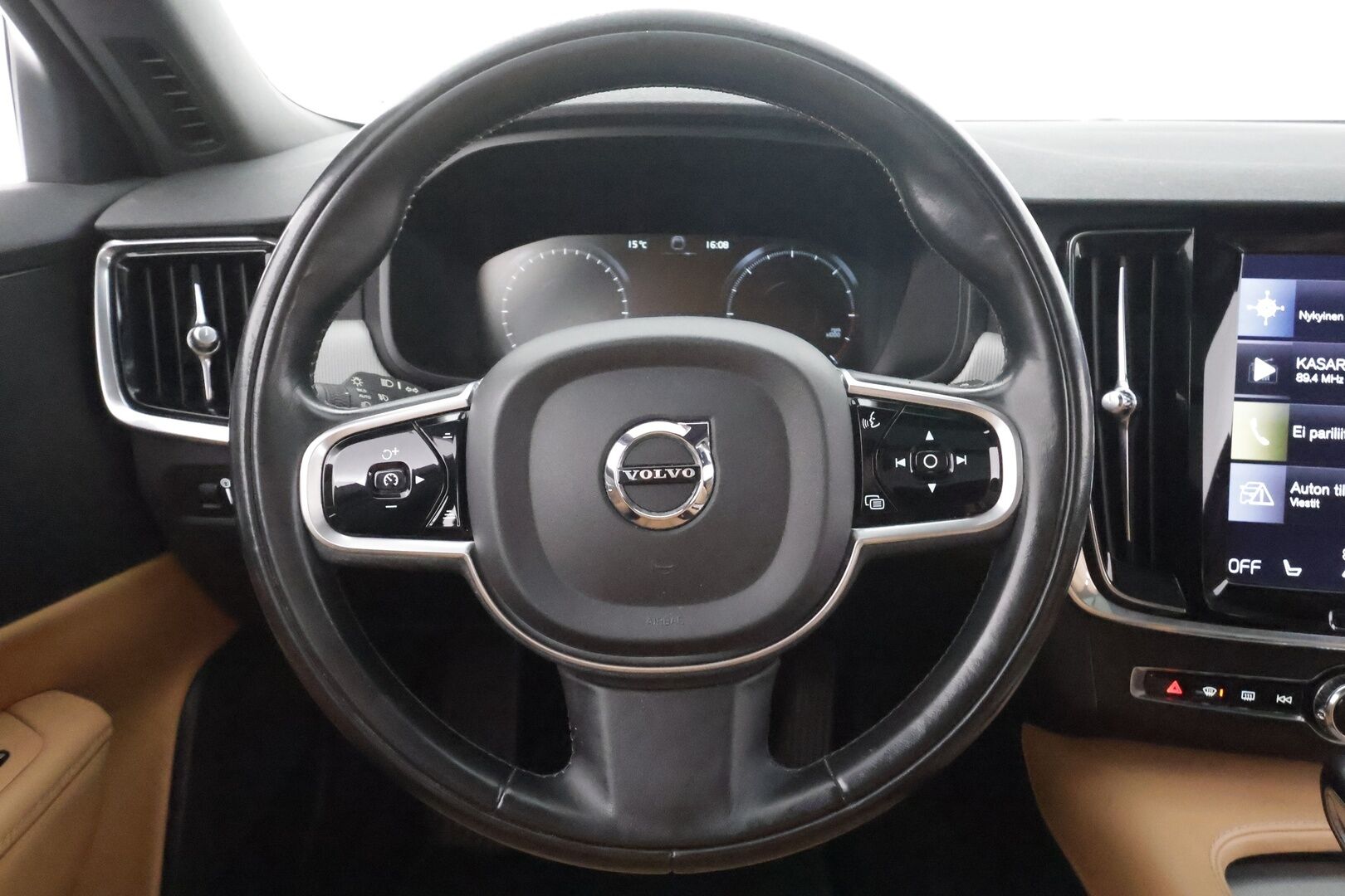 Volvo V90 2017 D5 AWD Business Inscription aut * ACC / HUD / 360° / Ilmastoidut muistipenkit / BLIS / Panorama / Keyless / Full LED / Webasto * - Suomi-auto / Kahdet renkaat aluvanteilla / Juuri katsastettu / Huippuvarusteet