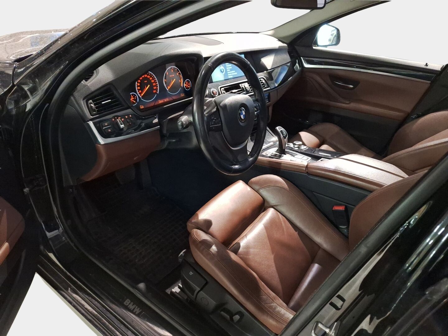 BMW 530 2011 F11 Touring 530d A xDrive Business - Panorama | Sporttinahat | HiFi | Prof.Navi | Vakkari | Hyvin huollettu | Kahdet hyvät renkaat
