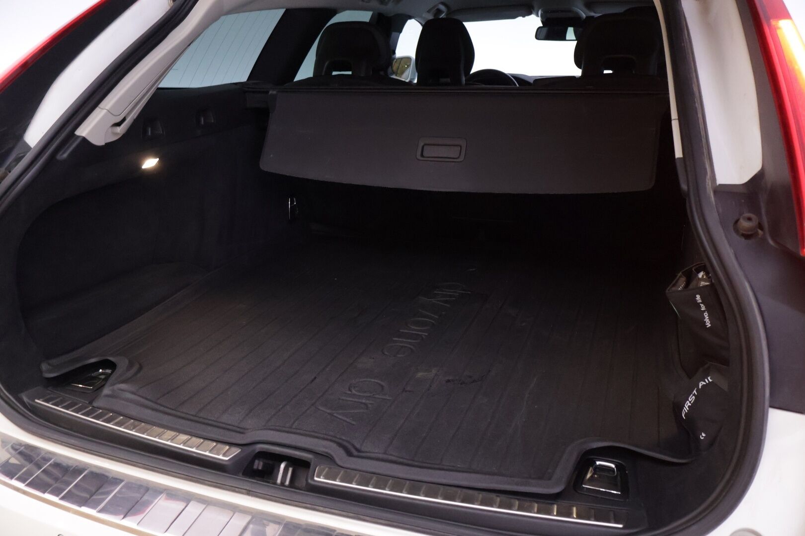 Volvo V90 2017 D4 AWD Business aut - | Ei Adblue | ACC | Puh. Ohjat. Webasto | Sporttinahat | Tutkat | S-Luukku | KeyLessGo | High Perf. Audio | Apple&Android | Merkkihuollettu | - KORKO VAIN 3,99 %