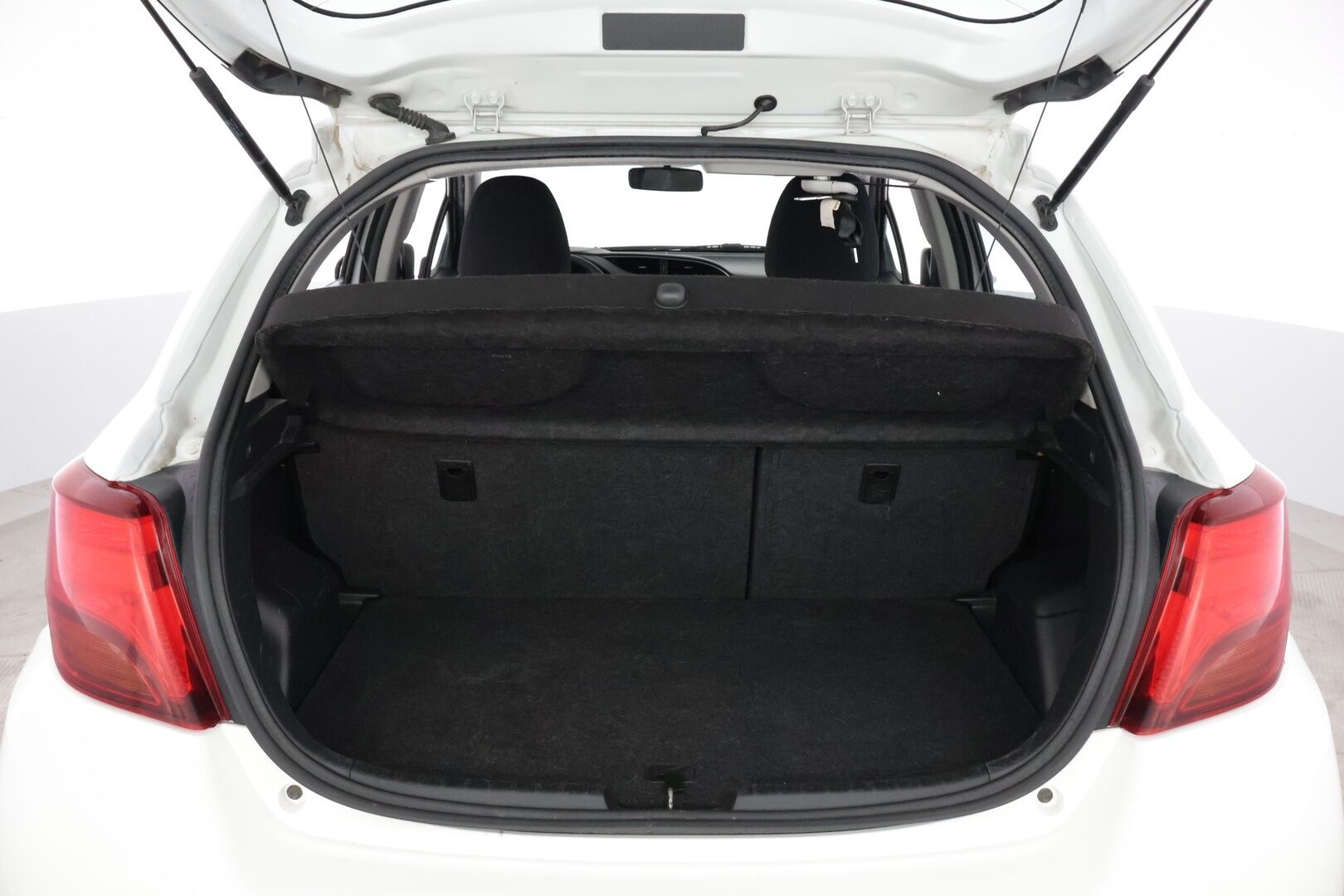 Toyota Yaris 2017 1,5 Hybrid Active 5ov - Huutokaupat.com / Merkkihuollettu / p-kamera