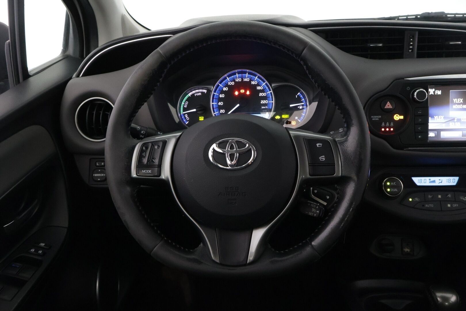 Toyota Yaris 2017 1,5 Hybrid Active 5ov - Huutokaupat.com / Merkkihuollettu / p-kamera
