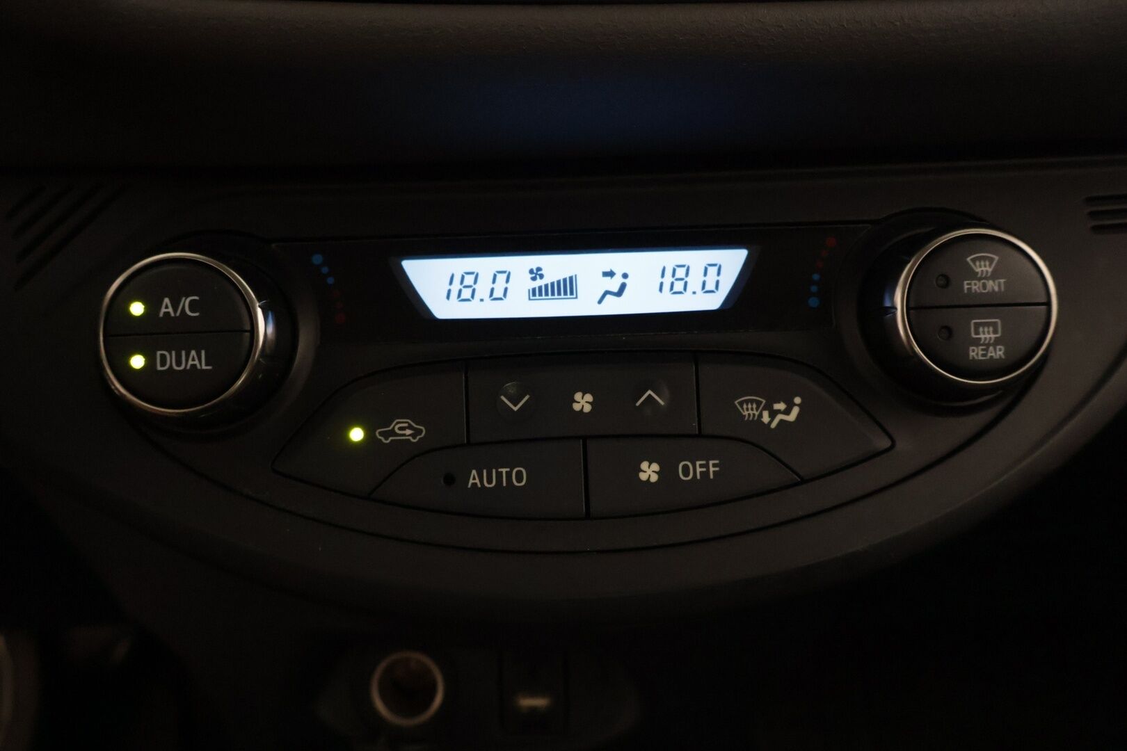 Toyota Yaris 2017 1,5 Hybrid Active 5ov - Huutokaupat.com / Merkkihuollettu / p-kamera