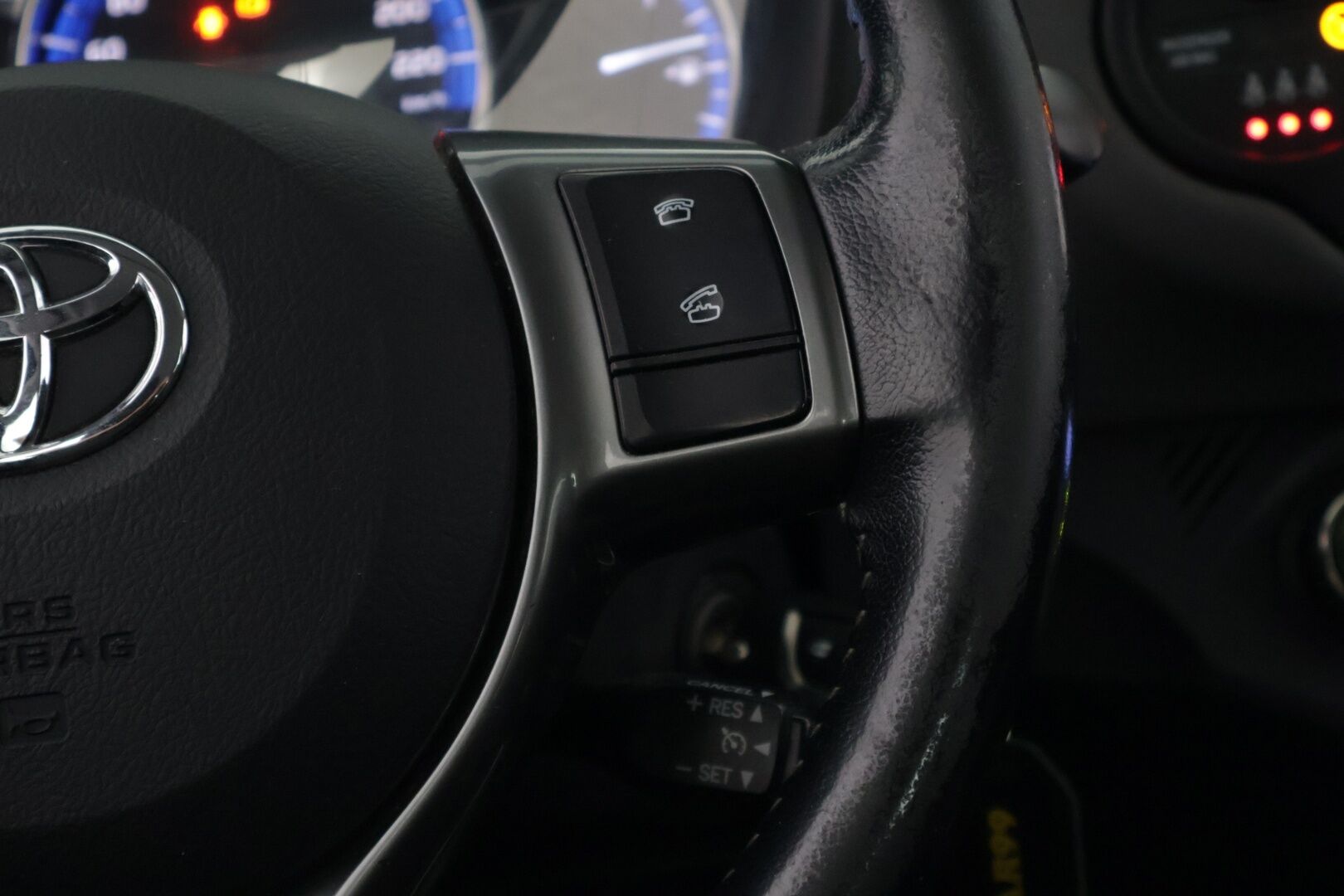 Toyota Yaris 2017 1,5 Hybrid Active 5ov - Huutokaupat.com / Merkkihuollettu / p-kamera