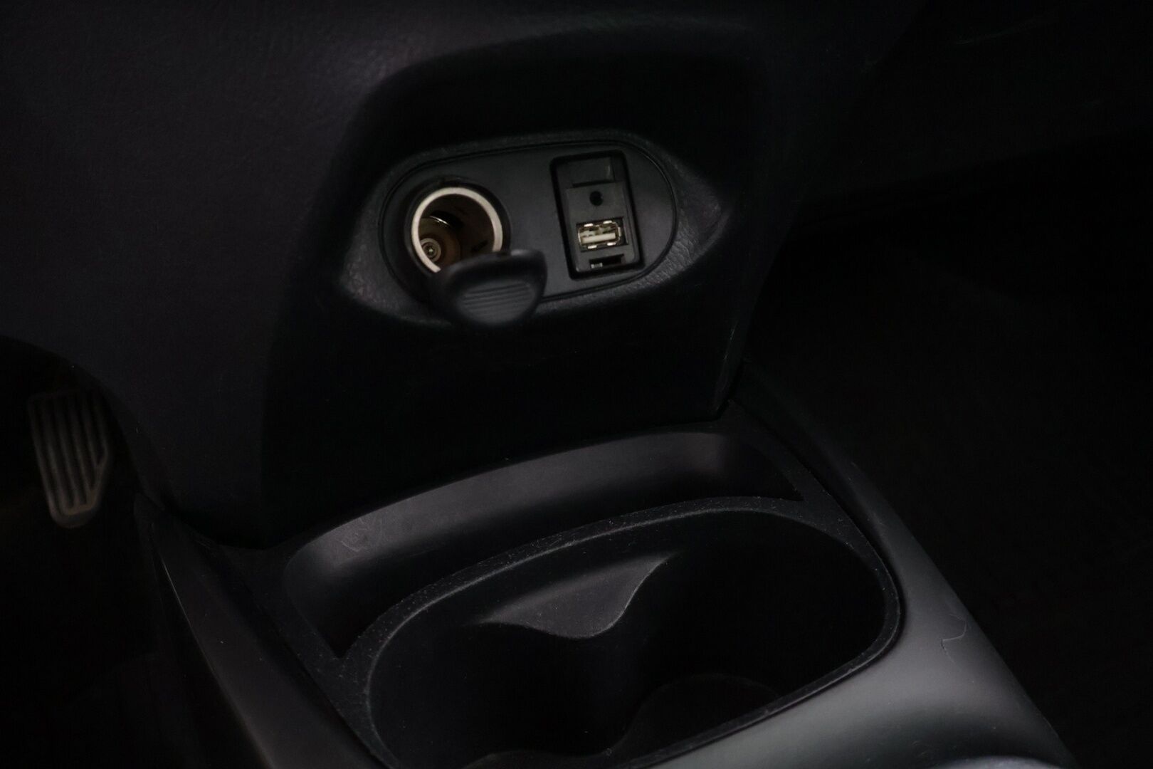 Toyota Yaris 2017 1,5 Hybrid Active 5ov - Huutokaupat.com / Merkkihuollettu / p-kamera