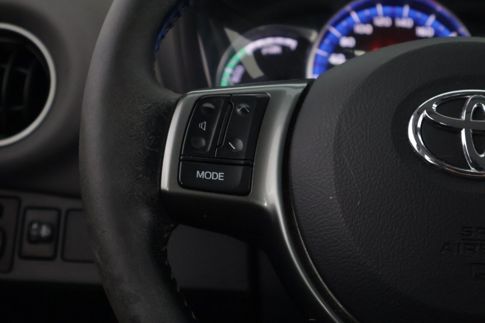Toyota Yaris 2017 1,5 Hybrid Active 5ov - Huutokaupat.com / Merkkihuollettu / p-kamera