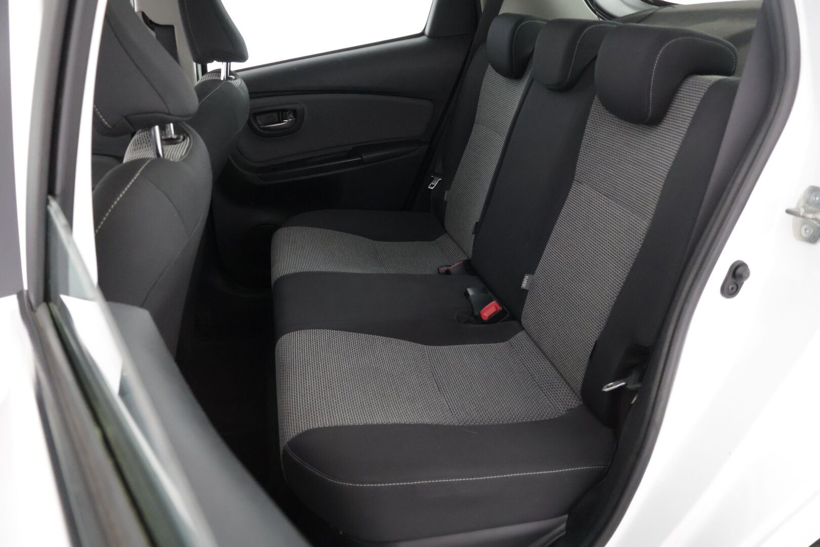 Toyota Yaris 2017 1,5 Hybrid Active 5ov - Huutokaupat.com / Merkkihuollettu / p-kamera