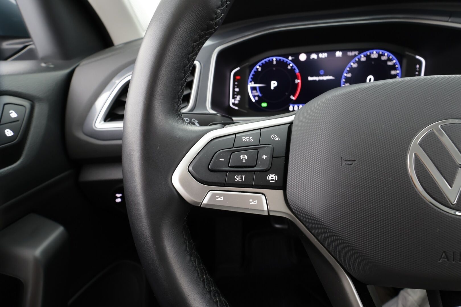 Volkswagen T-Roc 2023 Style 2,0 TDI SCR 110 kW 4MOTION DSG * ACC / P.kamera / LED / Navi / Webasto / Puolinahat / Sähköluukku * - 1.Om Suomi-auto / Kahdet renkaat aluvanteilla 