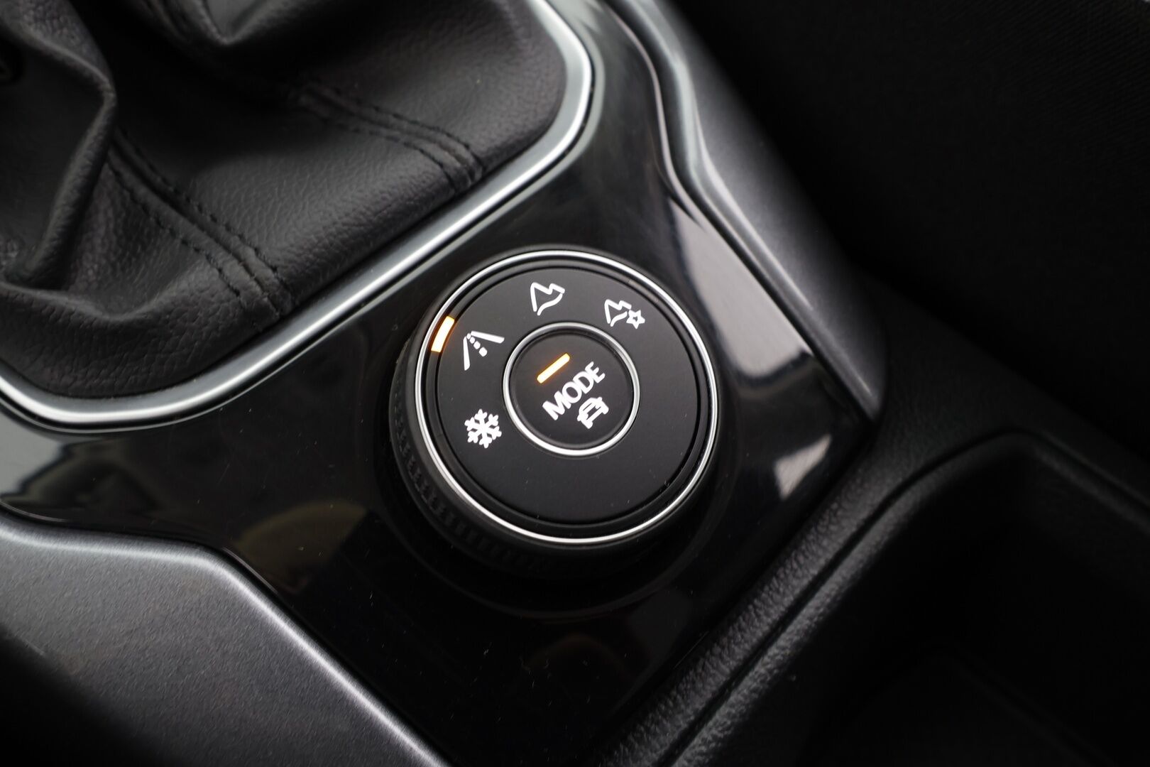 Volkswagen T-Roc 2023 Style 2,0 TDI SCR 110 kW 4MOTION DSG * ACC / P.kamera / LED / Navi / Webasto / Puolinahat / Sähköluukku * - 1.Om Suomi-auto / Kahdet renkaat aluvanteilla 