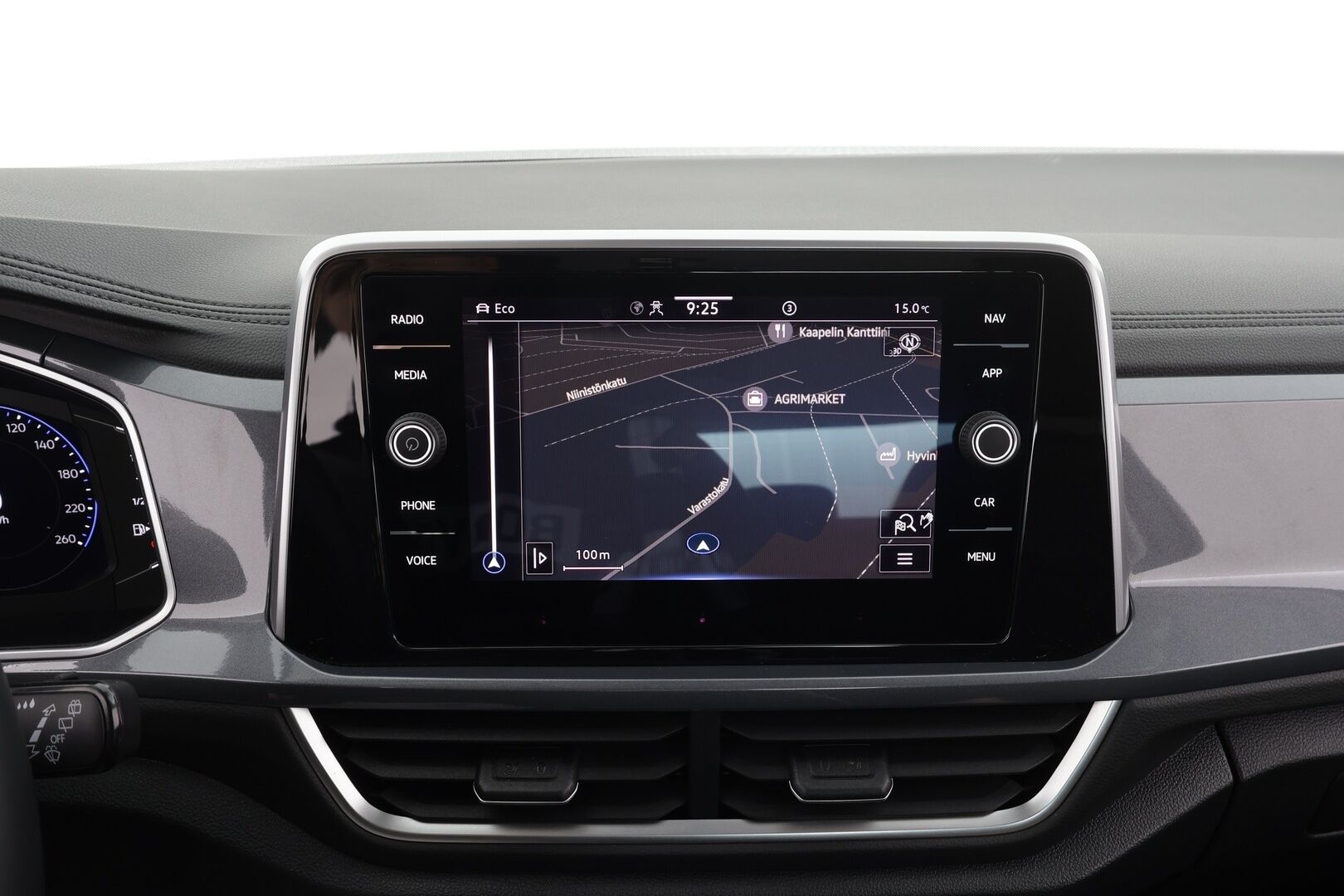 Volkswagen T-Roc 2023 Style 2,0 TDI SCR 110 kW 4MOTION DSG * ACC / P.kamera / LED / Navi / Webasto / Puolinahat / Sähköluukku * - 1.Om Suomi-auto / Kahdet renkaat aluvanteilla 