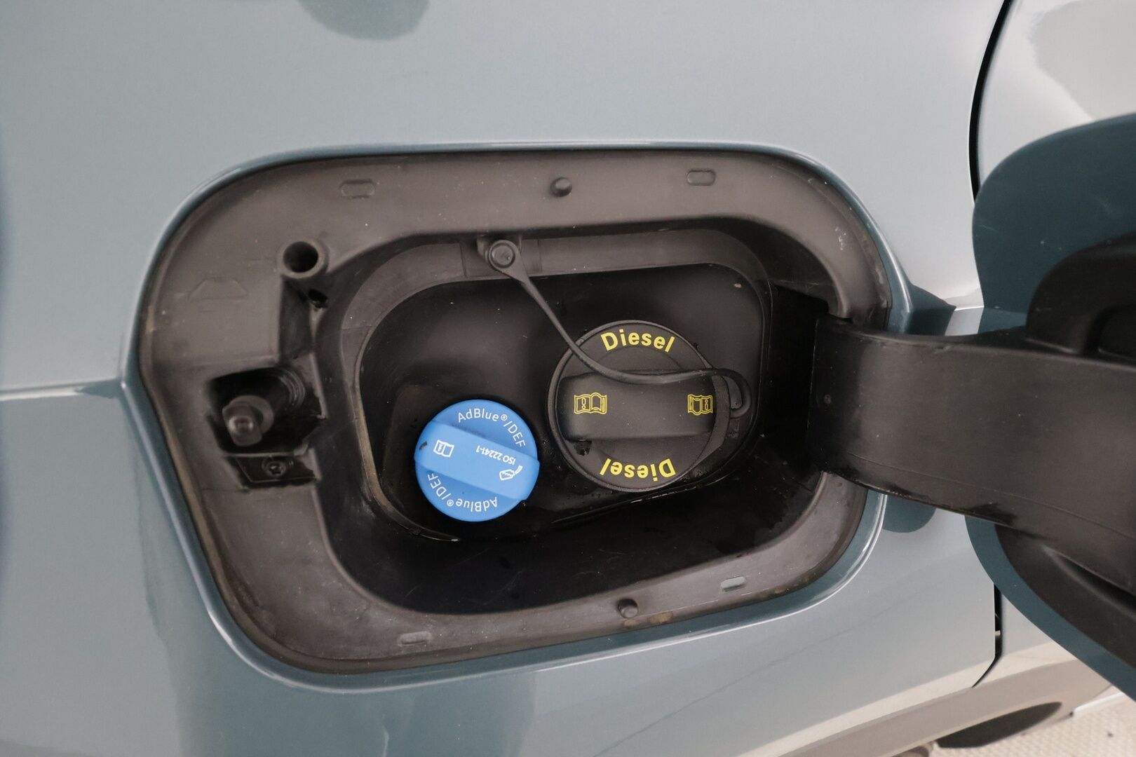 Volkswagen T-Roc 2023 Style 2,0 TDI SCR 110 kW 4MOTION DSG * ACC / P.kamera / LED / Navi / Webasto / Puolinahat / Sähköluukku * - 1.Om Suomi-auto / Kahdet renkaat aluvanteilla 