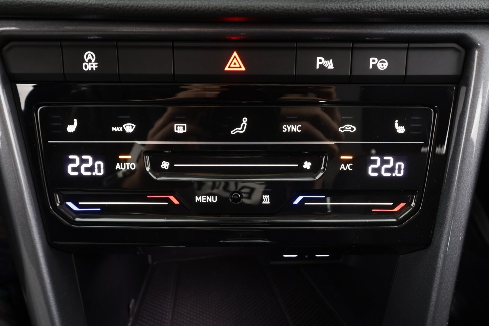 Volkswagen T-Roc 2023 Style 2,0 TDI SCR 110 kW 4MOTION DSG * ACC / P.kamera / LED / Navi / Webasto / Puolinahat / Sähköluukku * - 1.Om Suomi-auto / Kahdet renkaat aluvanteilla 