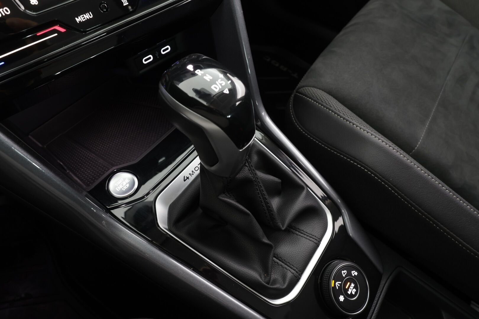 Volkswagen T-Roc 2023 Style 2,0 TDI SCR 110 kW 4MOTION DSG * ACC / P.kamera / LED / Navi / Webasto / Puolinahat / Sähköluukku * - 1.Om Suomi-auto / Kahdet renkaat aluvanteilla 