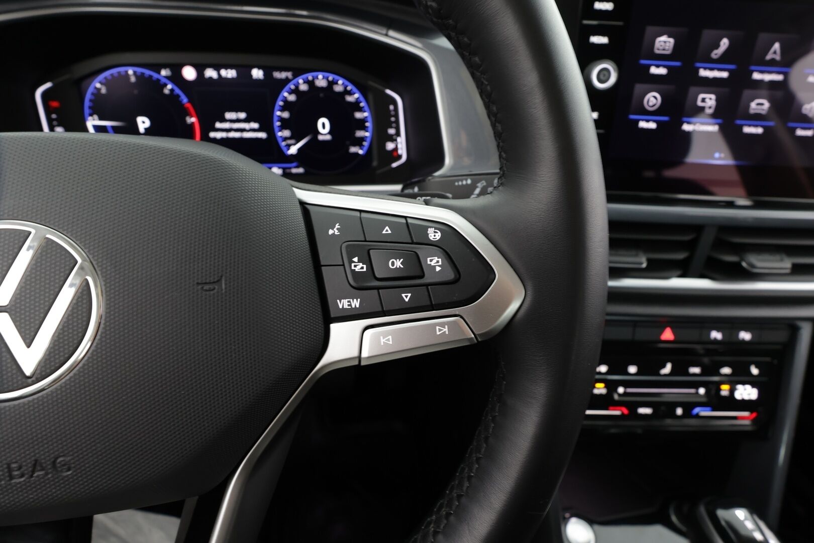 Volkswagen T-Roc 2023 Style 2,0 TDI SCR 110 kW 4MOTION DSG * ACC / P.kamera / LED / Navi / Webasto / Puolinahat / Sähköluukku * - 1.Om Suomi-auto / Kahdet renkaat aluvanteilla 