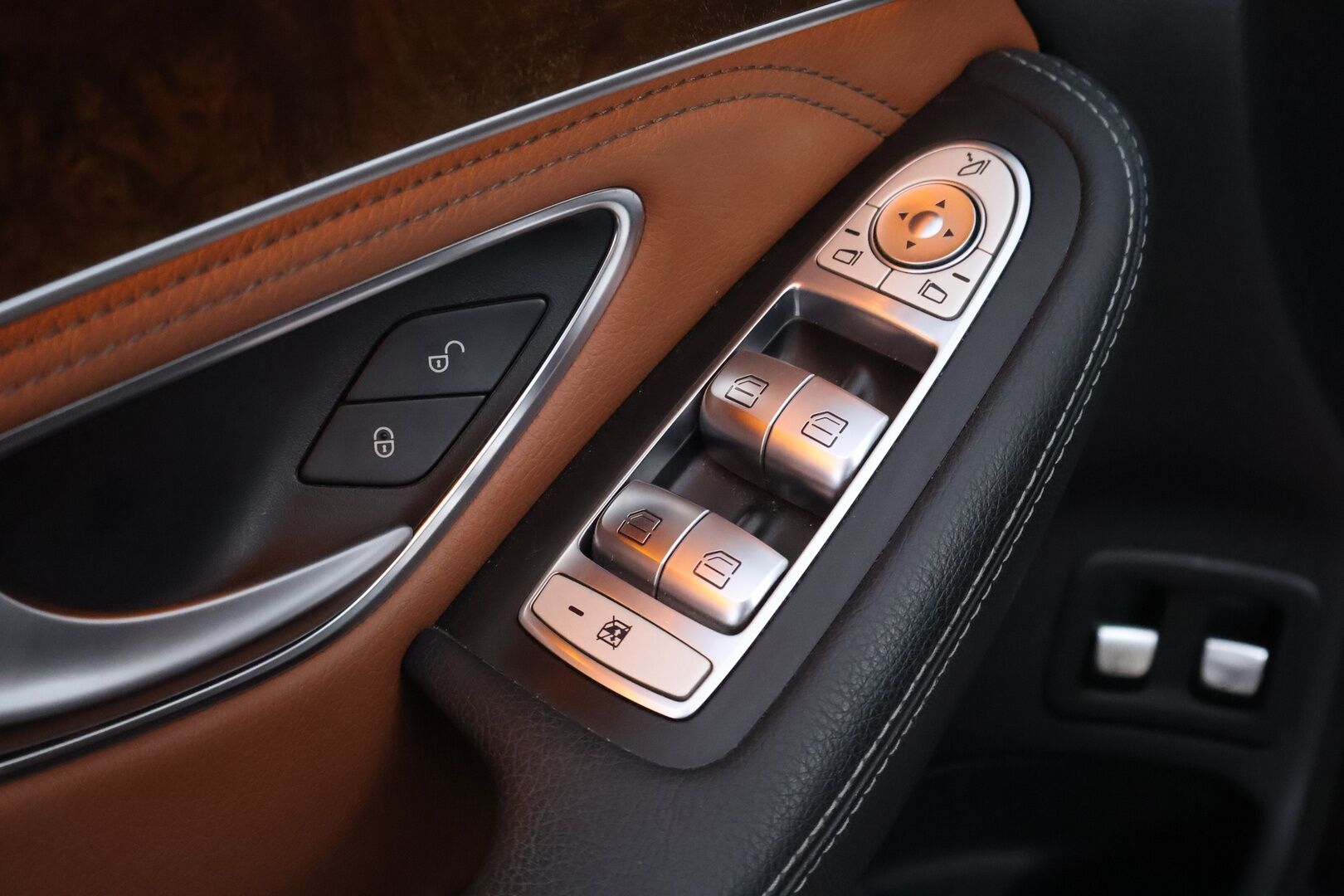 Mercedes-Benz GLC 2017 350 e 4Matic A Premium Business - Suomiauto / Burmester / Distronic / Panoraama / Ilma-Alusta / Vetokoukku / Nahkasisusta / 360-Kamera / HUD / Supervarusteet!