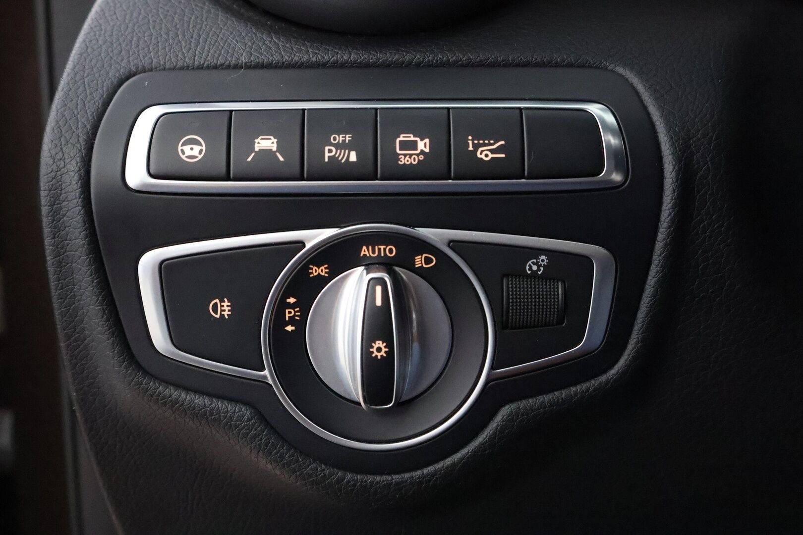 Mercedes-Benz GLC 2017 350 e 4Matic A Premium Business - Suomiauto / Burmester / Distronic / Panoraama / Ilma-Alusta / Vetokoukku / Nahkasisusta / 360-Kamera / HUD / Supervarusteet!